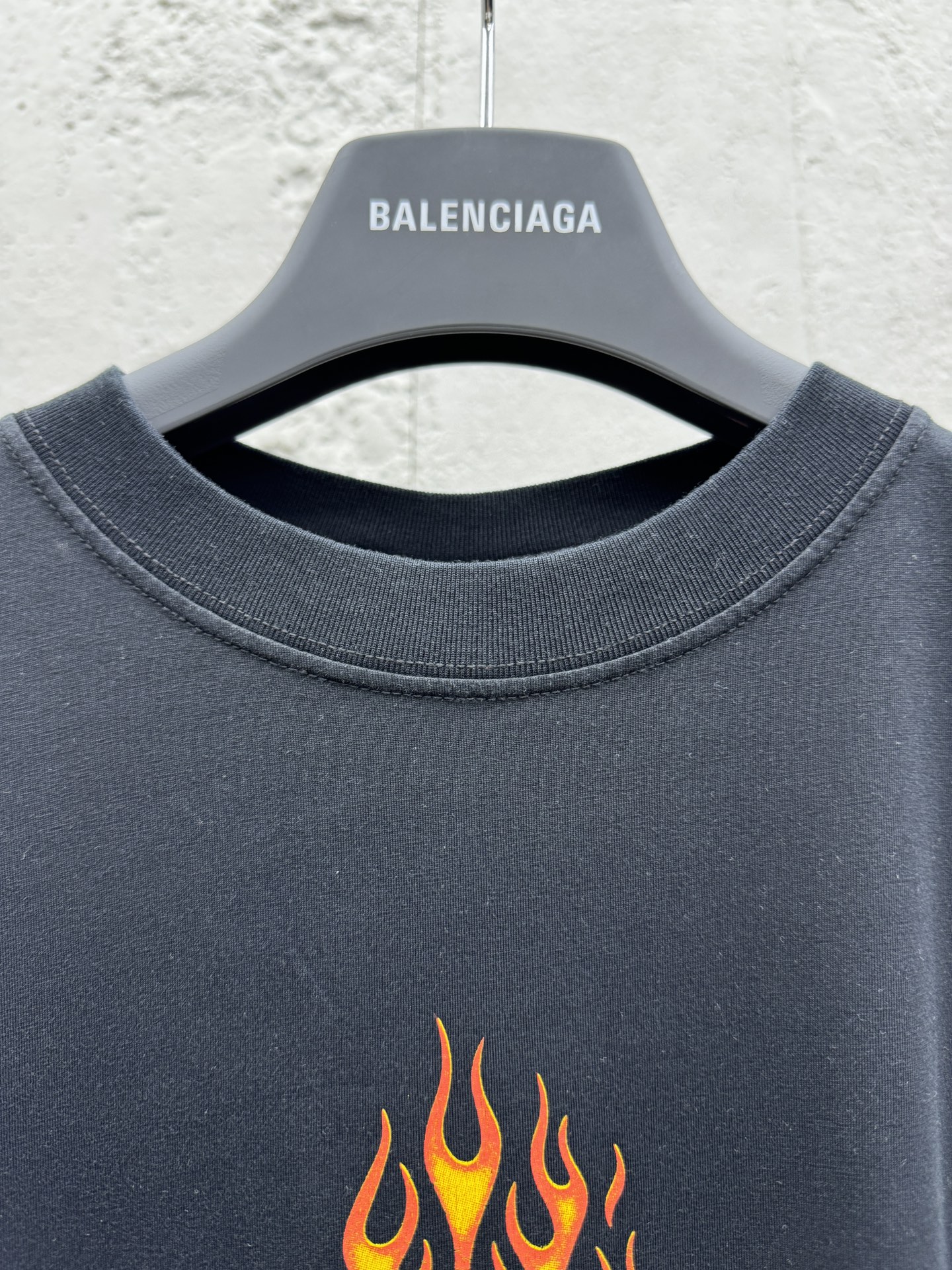 Balenciaga 双环火焰破洞涂鸦印花长袖 3
