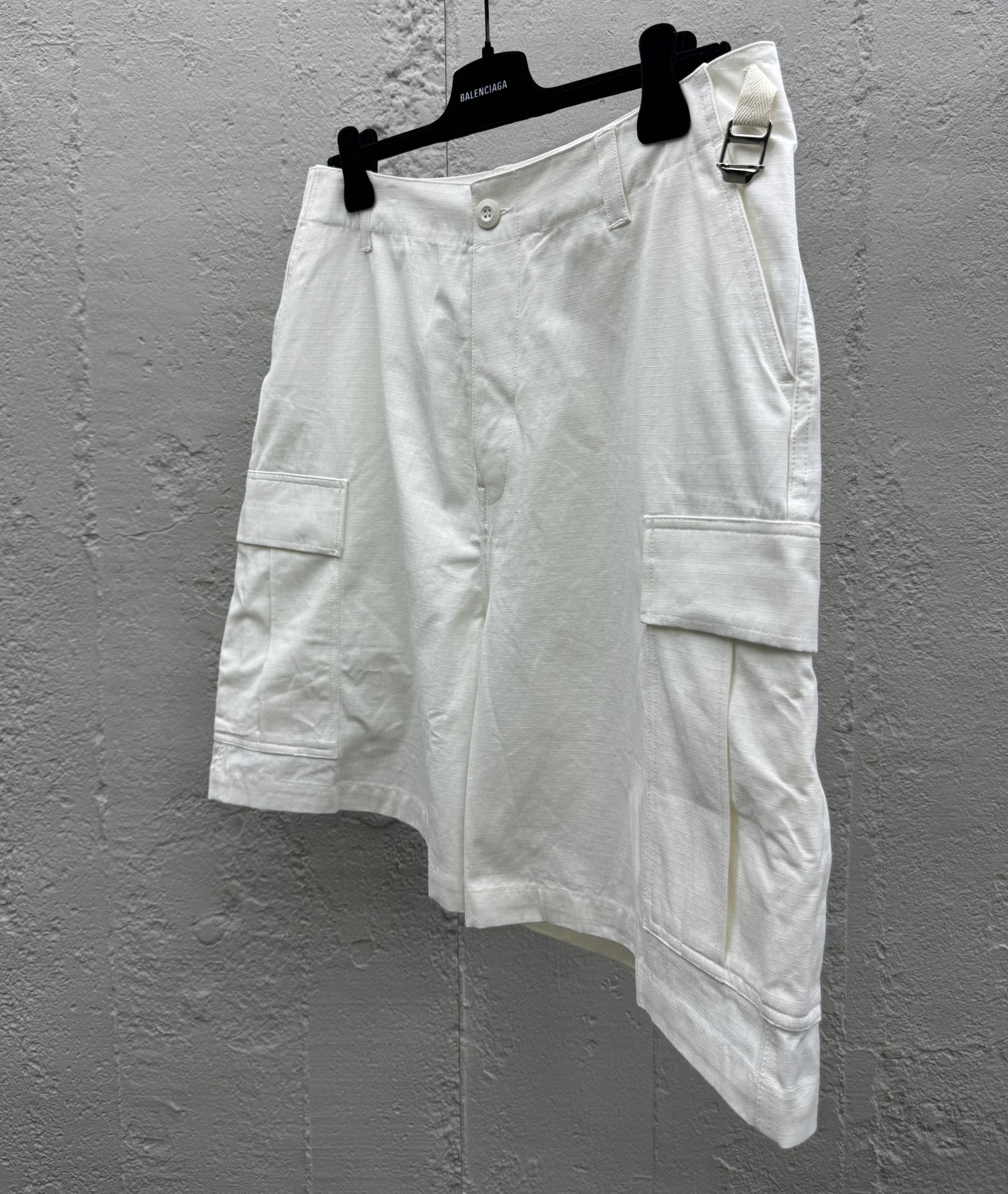 Balenciaga 工装短裤 8