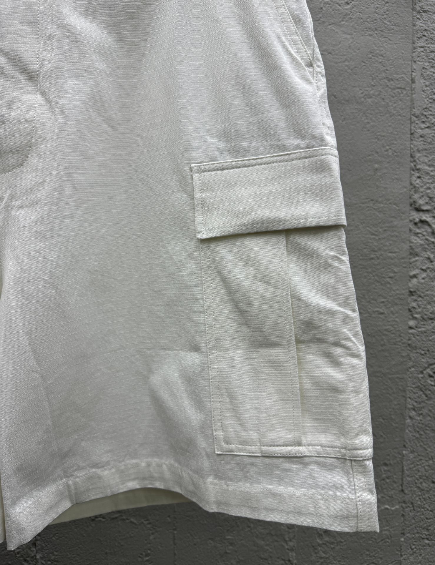 Balenciaga 工装短裤 7
