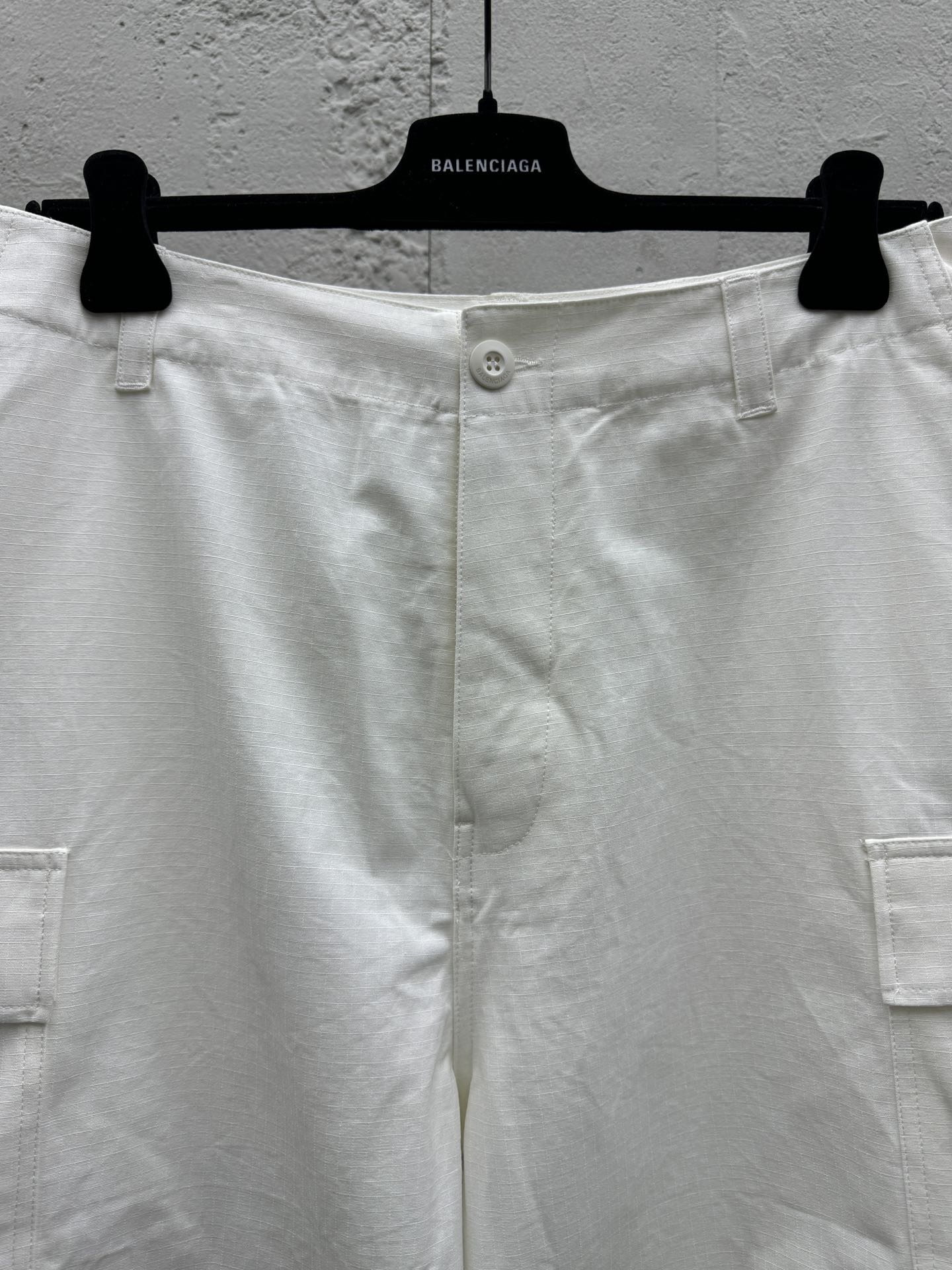 Balenciaga 工装短裤 3