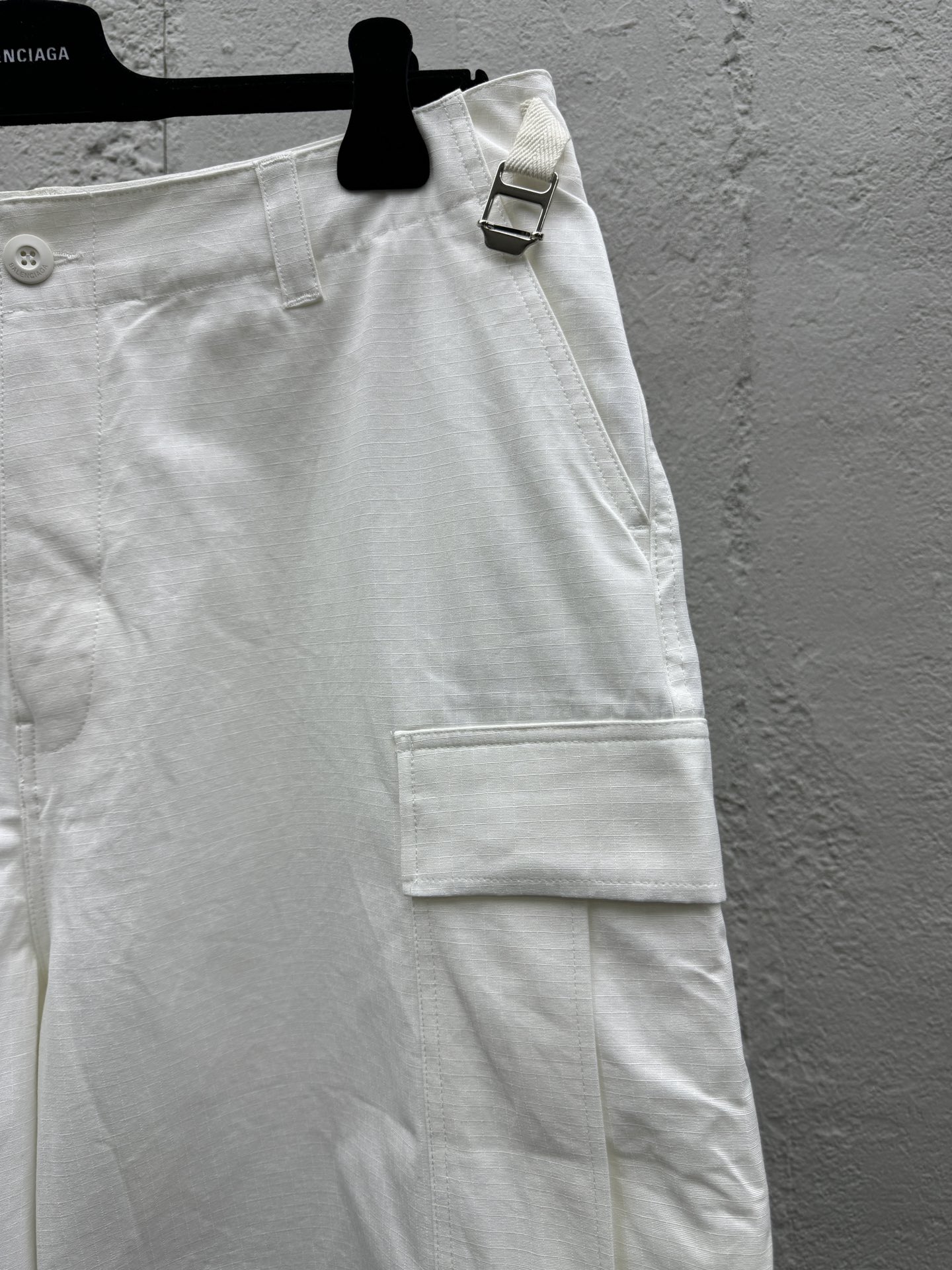 Balenciaga 工装短裤 5