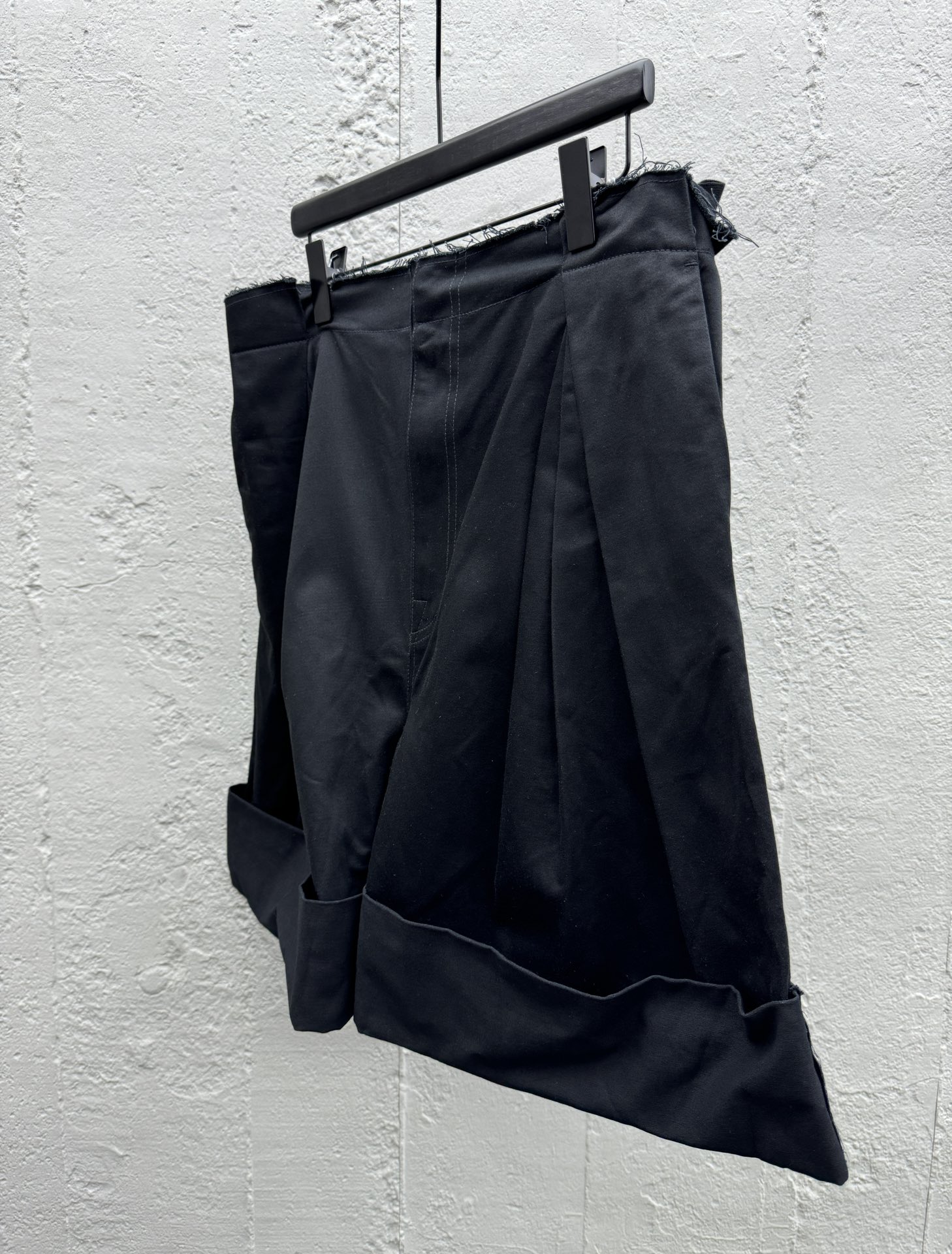 Madison Margiela 裁剪翻角短裤 8