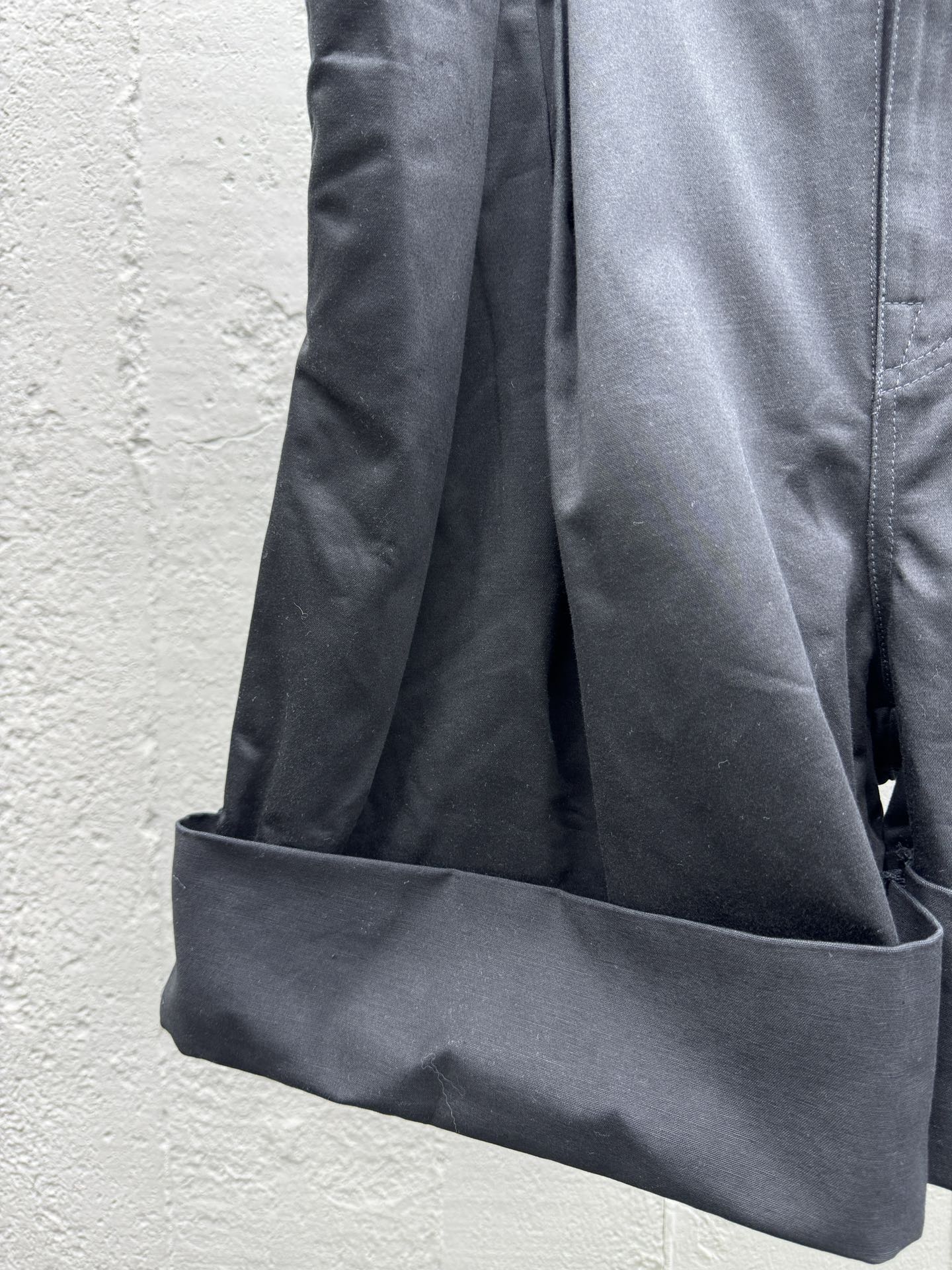 Madison Margiela 裁剪翻角短裤 6