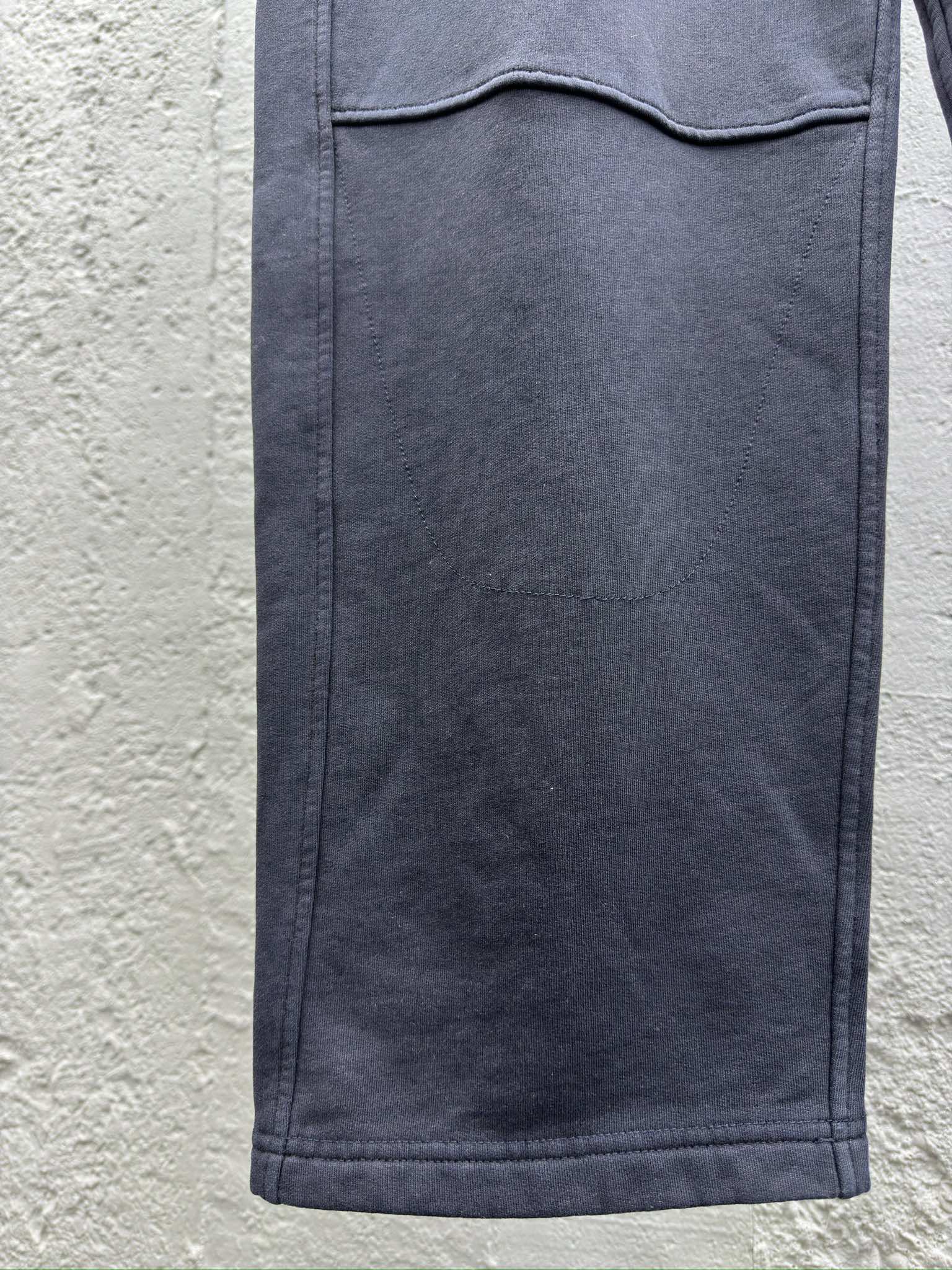 Balenciaga 废土拼接卫裤 6