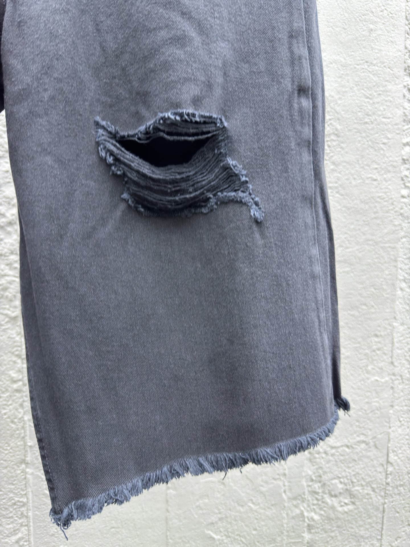 Balenciaga 24SS 破洞糜烂七分直筒牛仔裤 7
