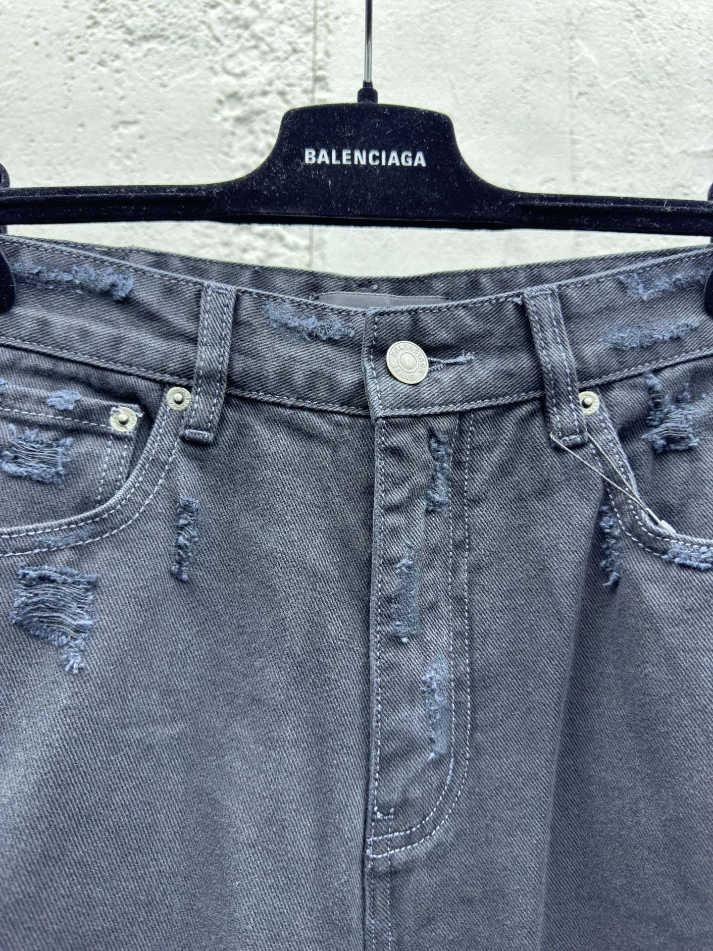 Balenciaga 24SS 破洞糜烂七分直筒牛仔裤 3
