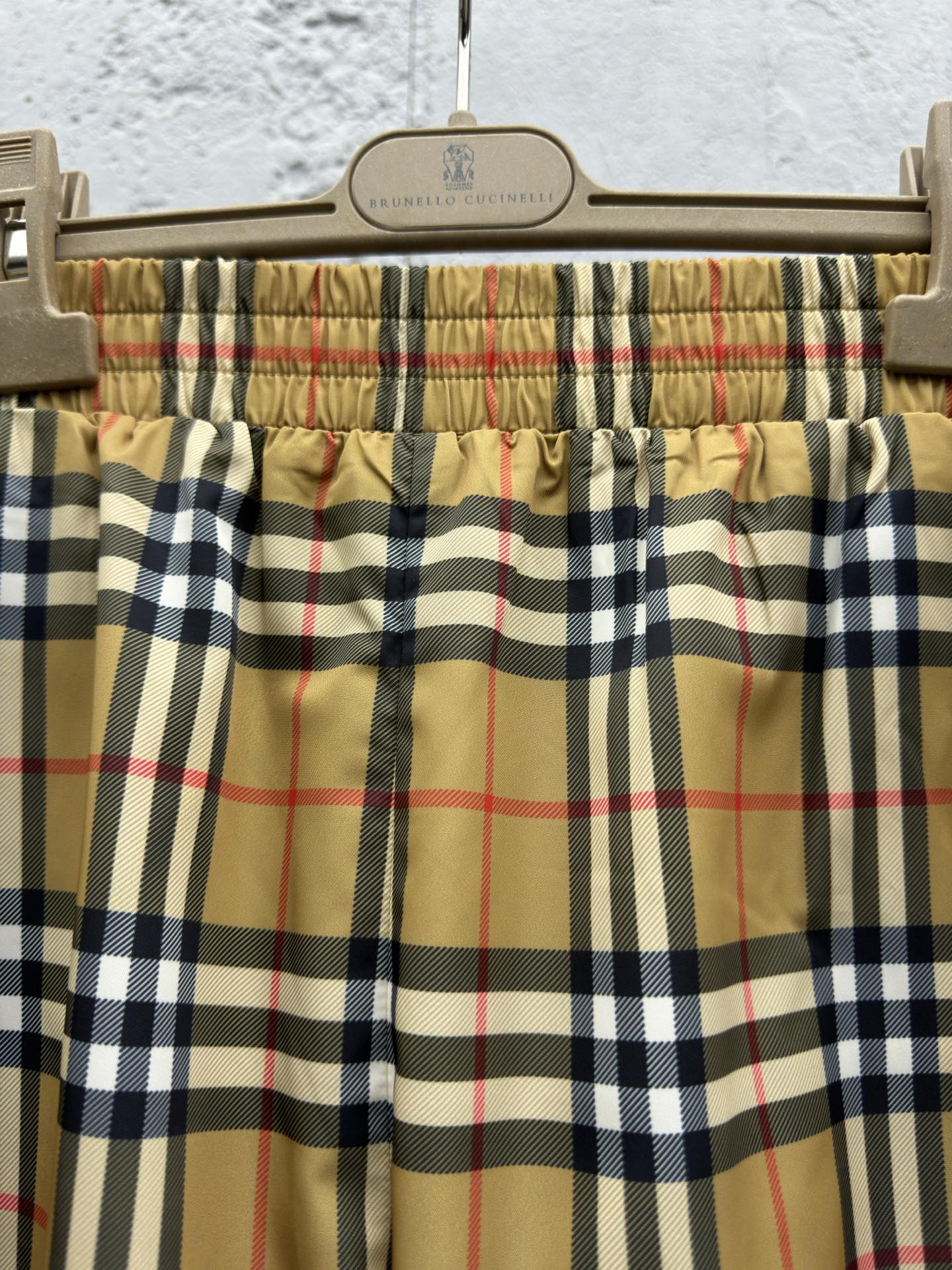 Burberry 格纹沙滩短裤 3