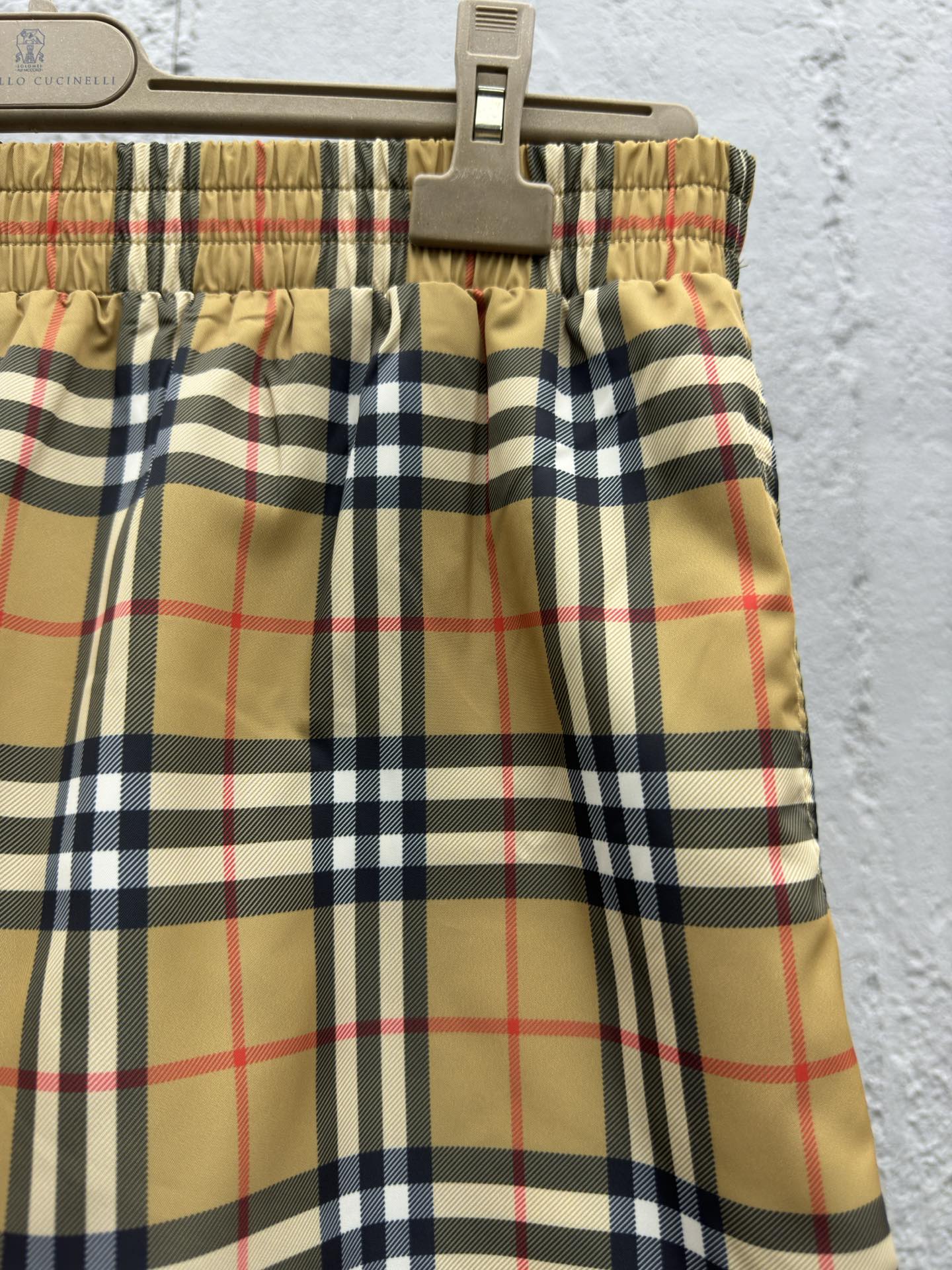 Burberry 格纹沙滩短裤 5