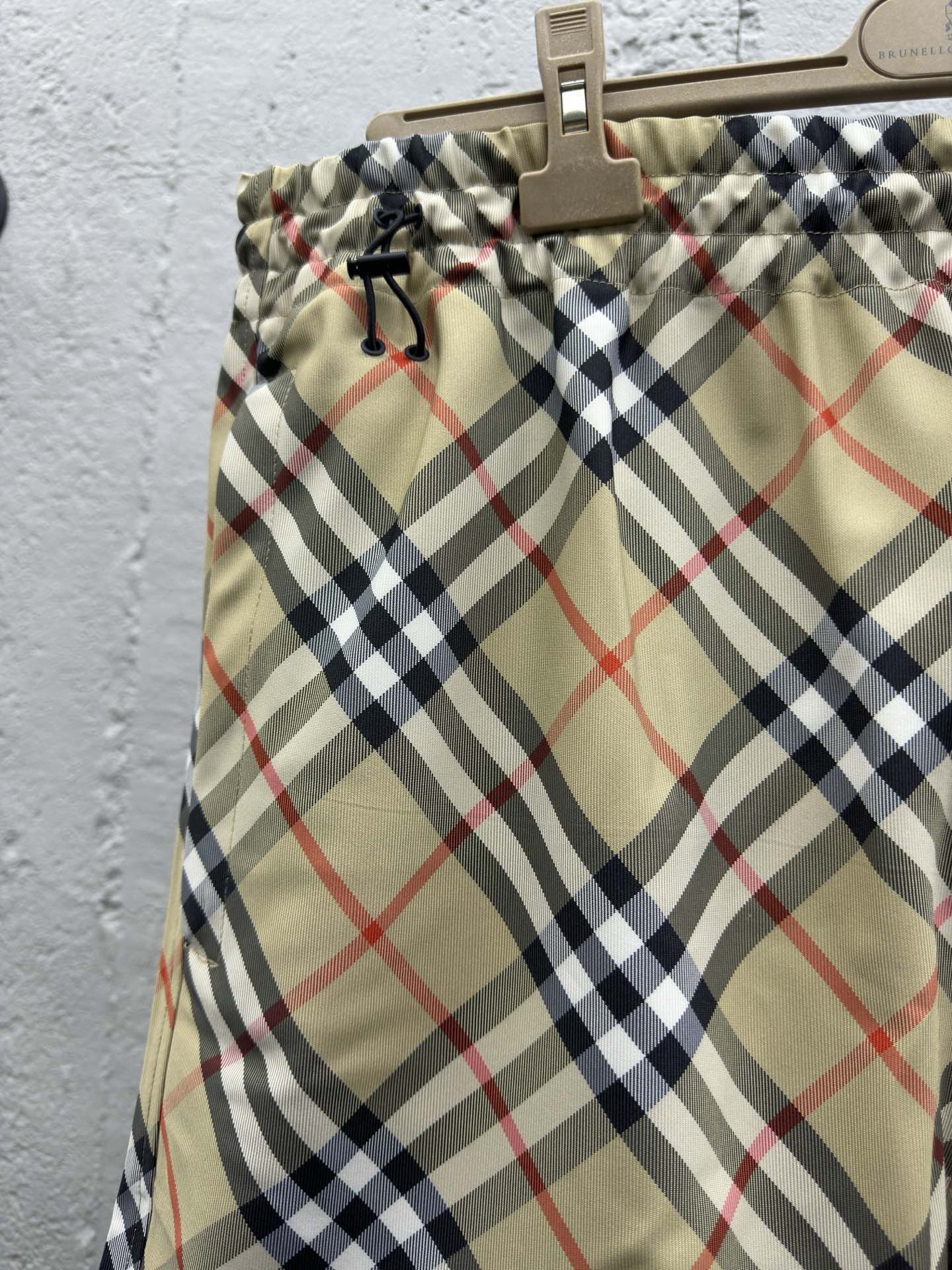 Burberry 斜纹格子短裤 4