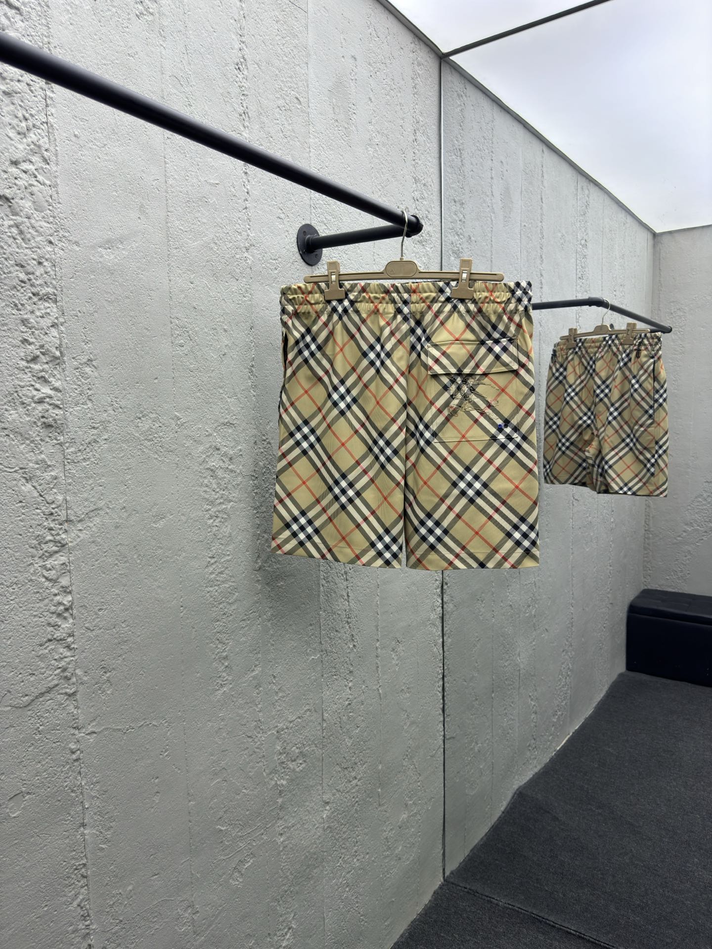 Burberry 斜纹格子短裤 2