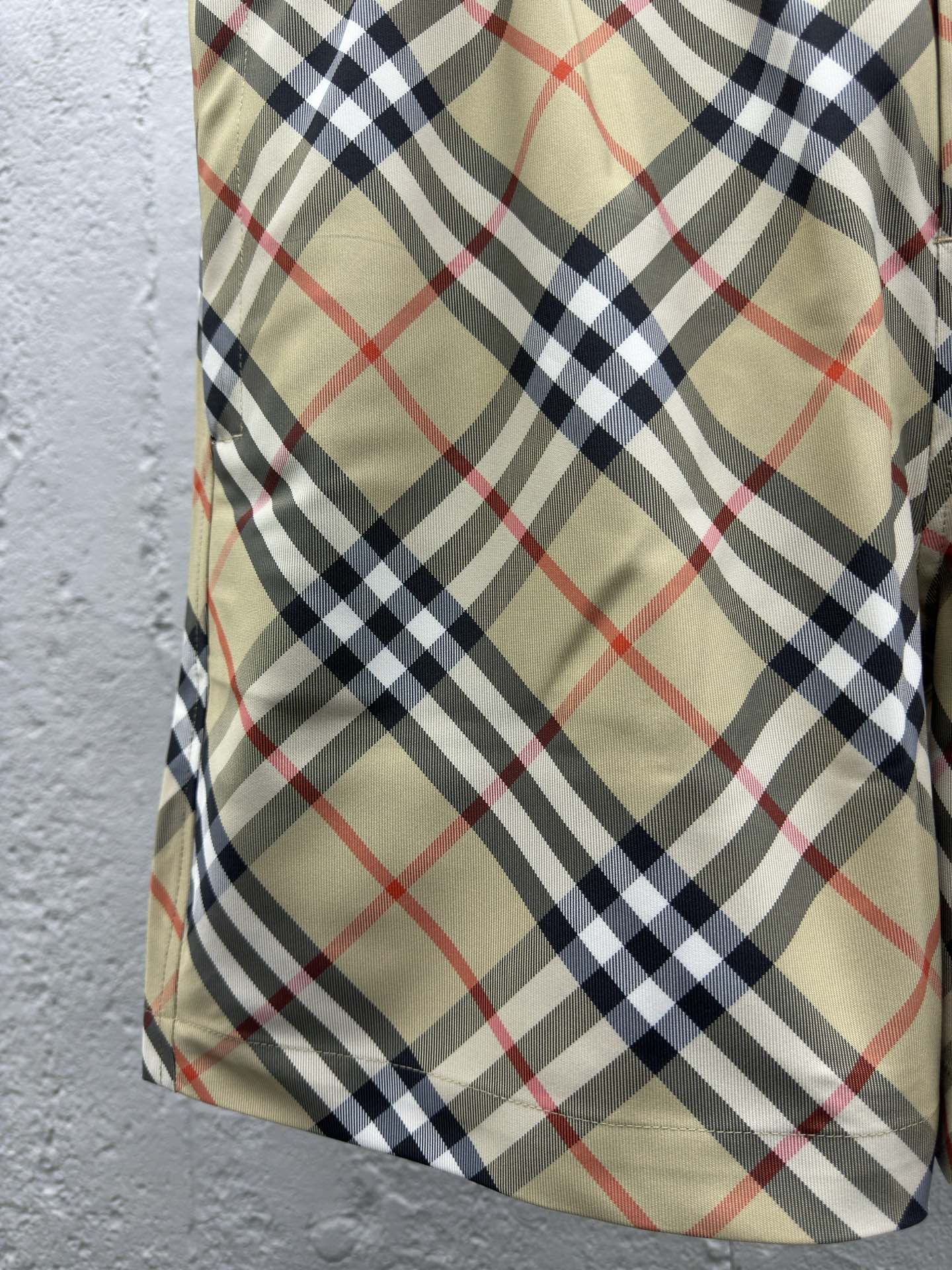 Burberry 斜纹格子短裤 6