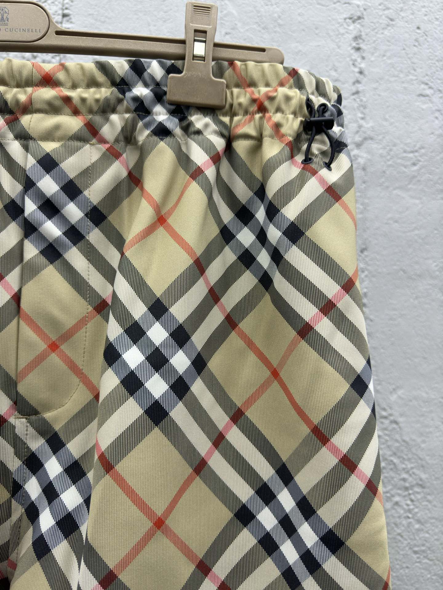 Burberry 斜纹格子短裤 5