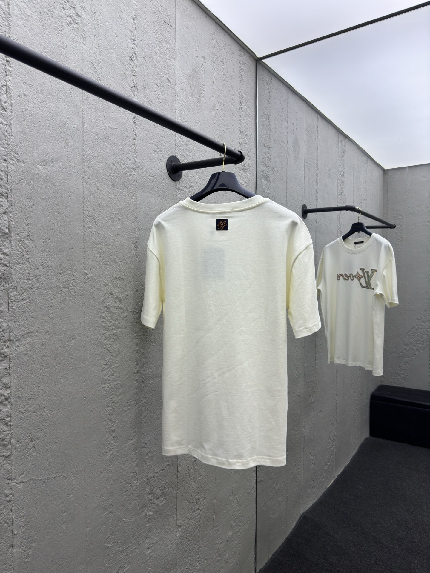 LOUIS VUITTON 珠片字母短袖T恤 2
