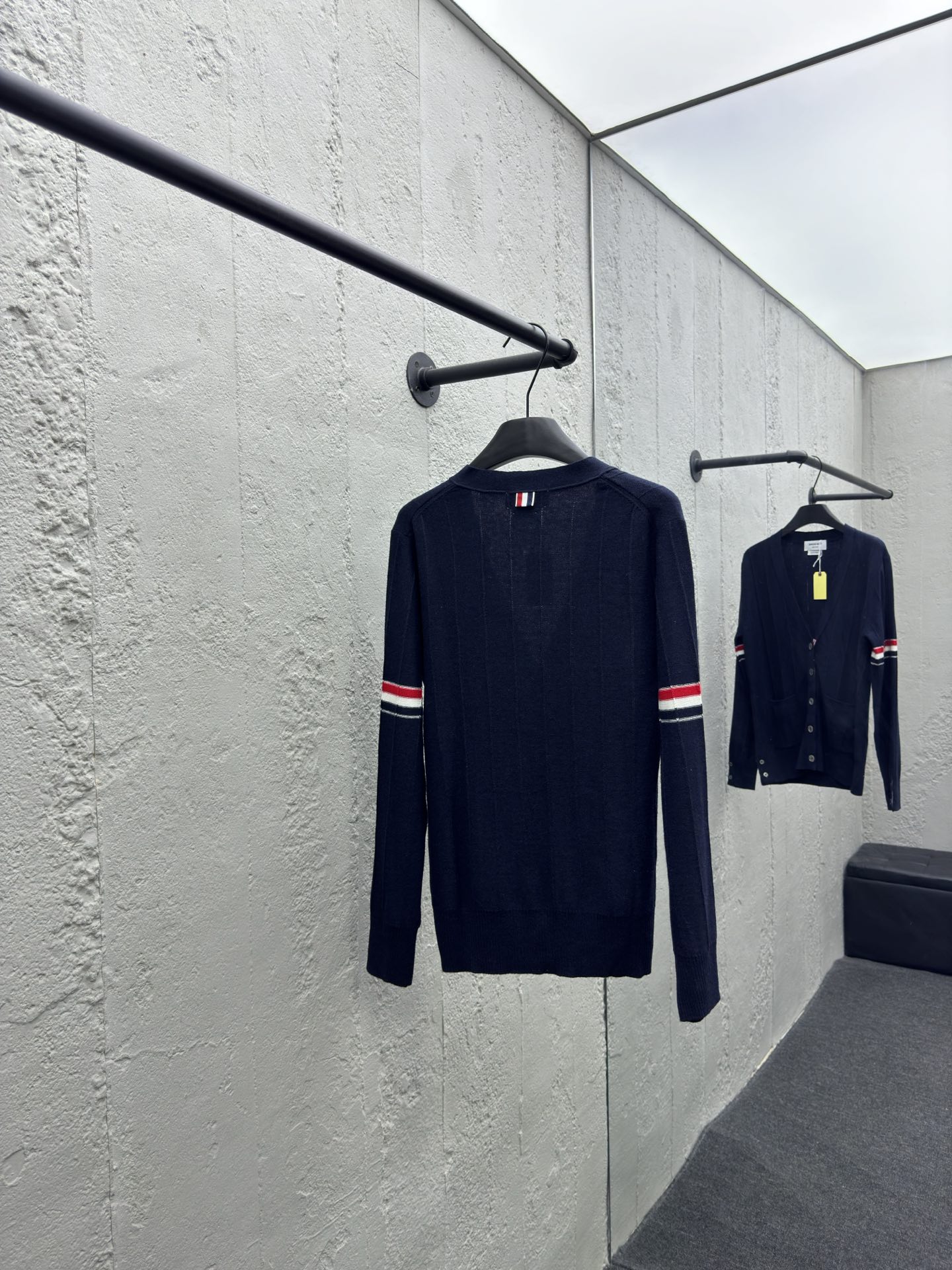 THOM BROWNE 经典开衫 2