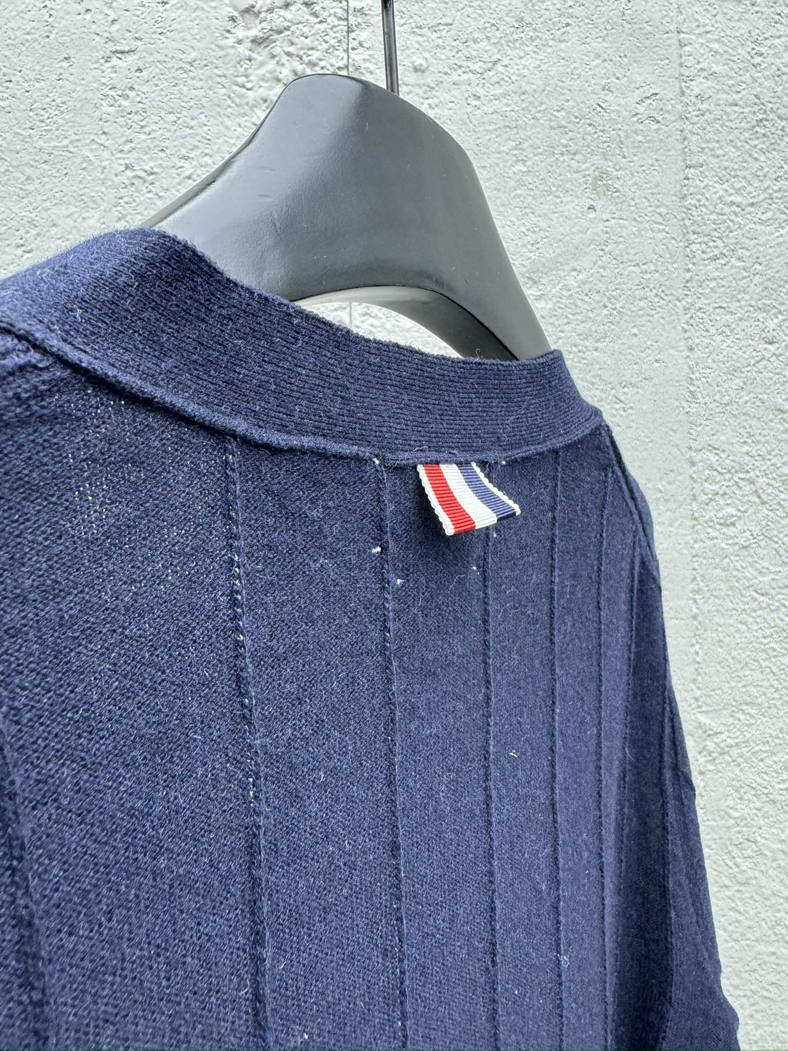 THOM BROWNE 经典开衫 9