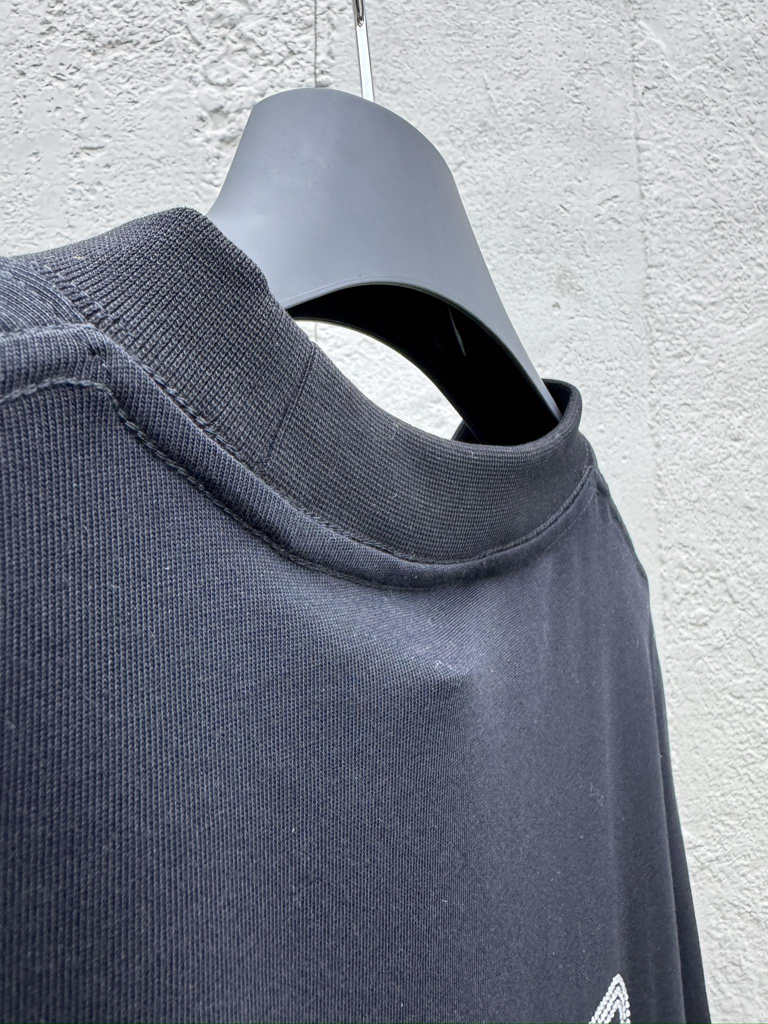 Balenciaga B T-shirt 9
