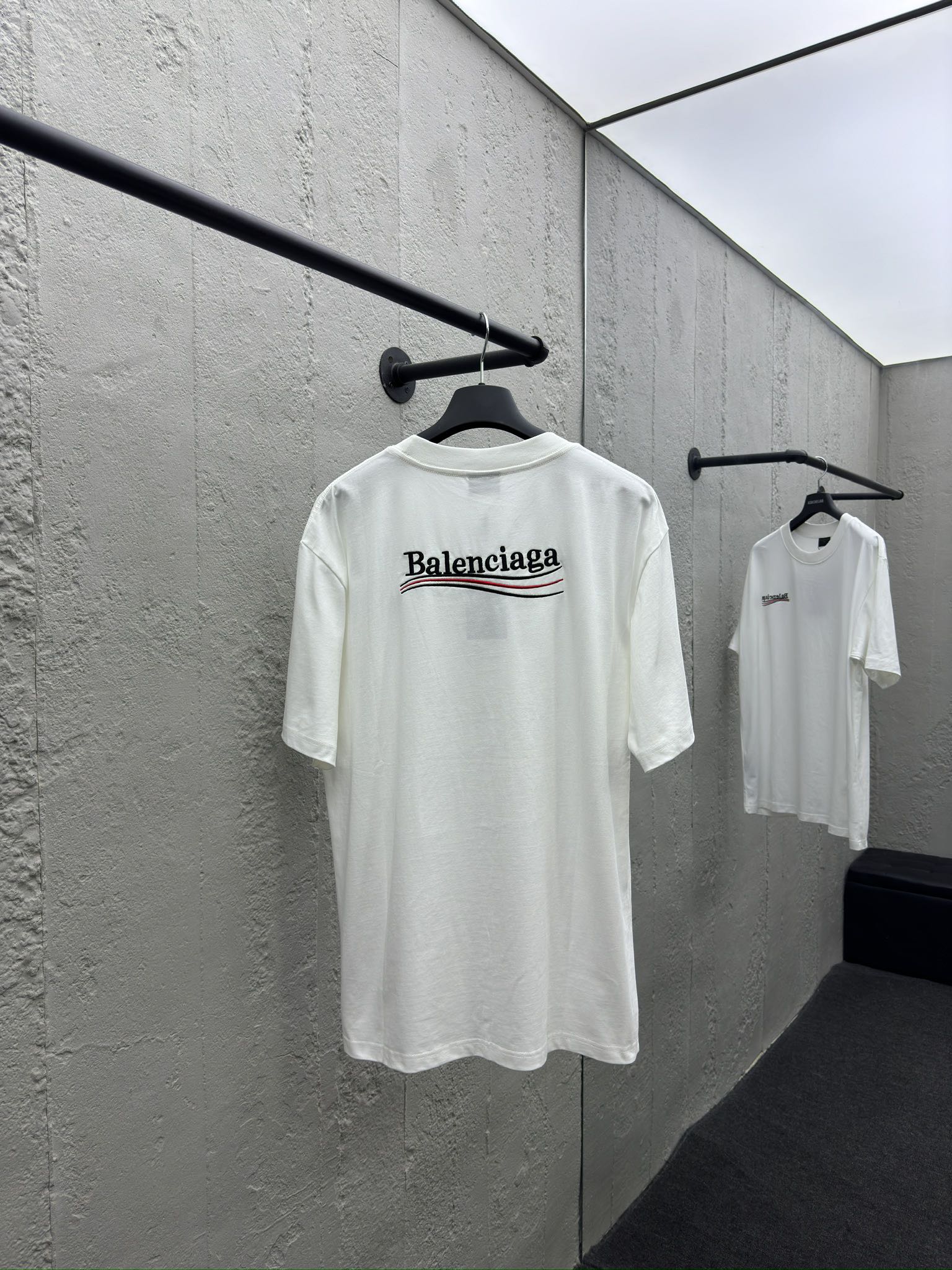 Balenciaga 可乐波浪刺绣T恤 2