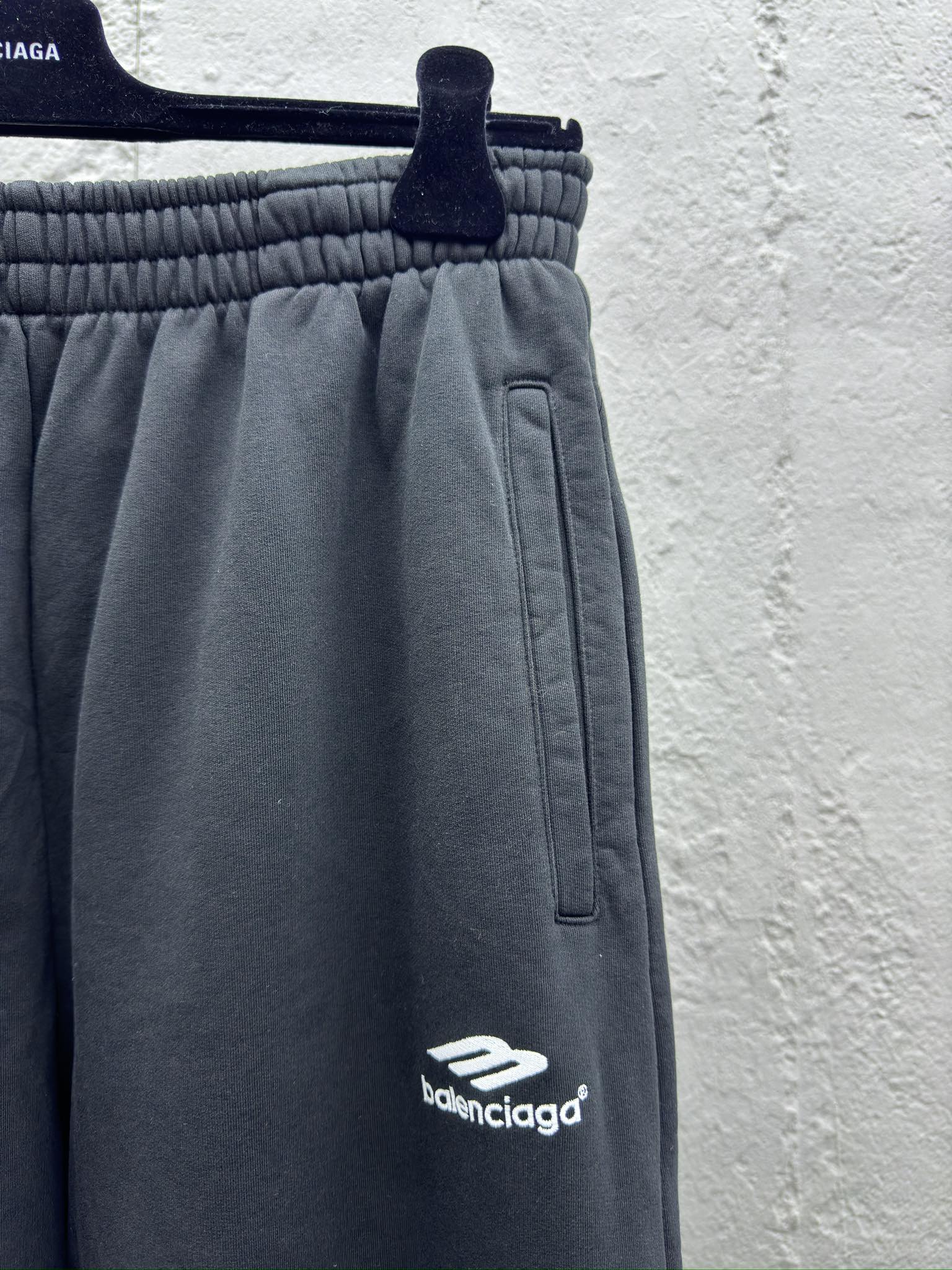 Balenciaga 24SS 曼联联名3M字母卫裤 5
