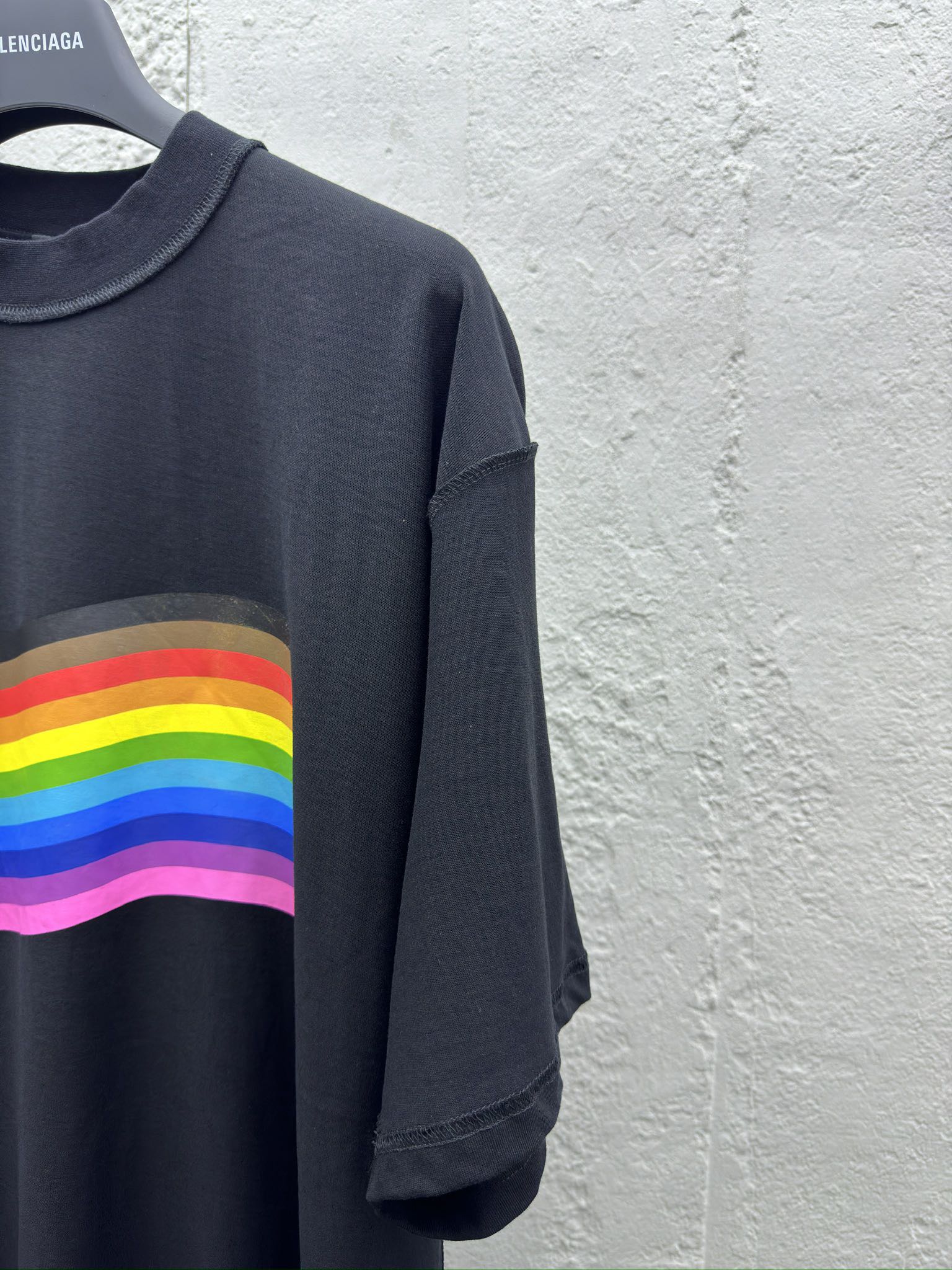 Balenciaga 彩虹印花短袖 5