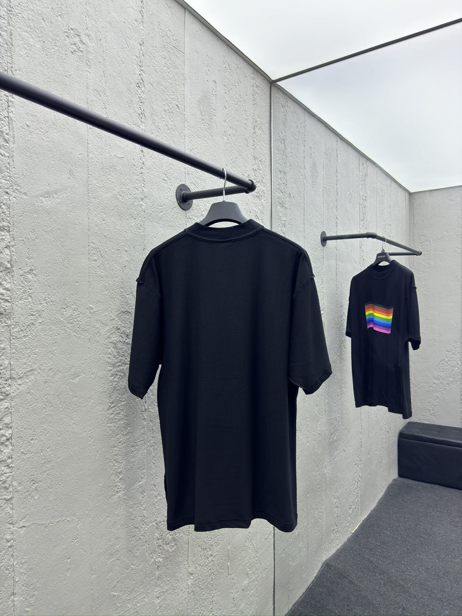 Balenciaga 彩虹印花短袖 2