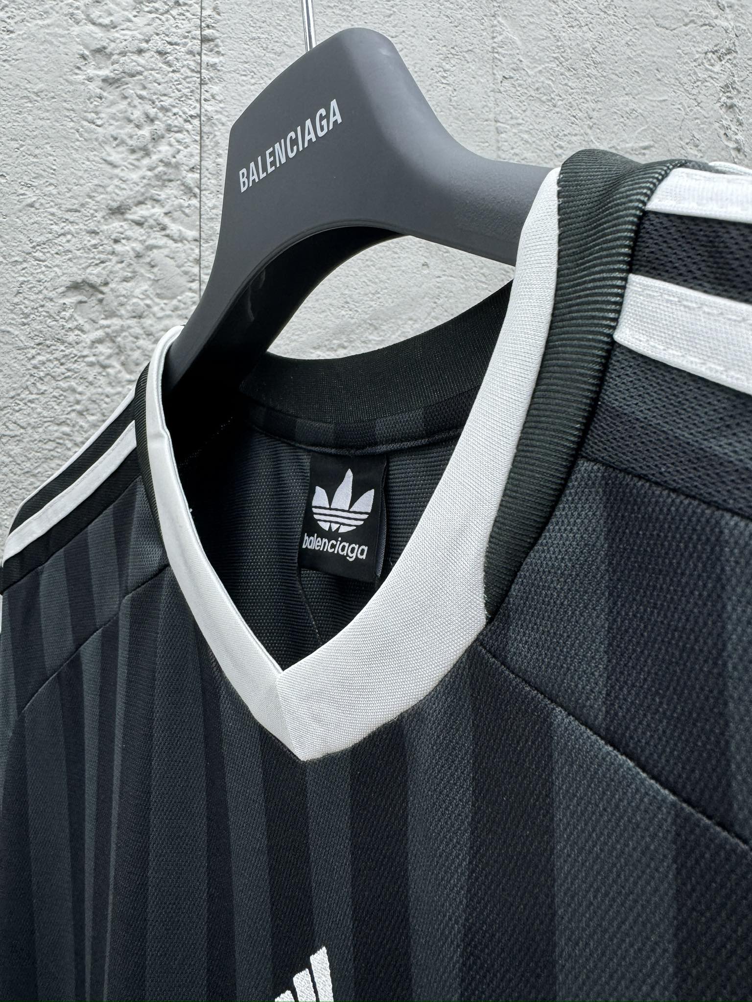 Balenciaga x Adidas Collaboration Short-Sleeve Football Jersey - Bag 8