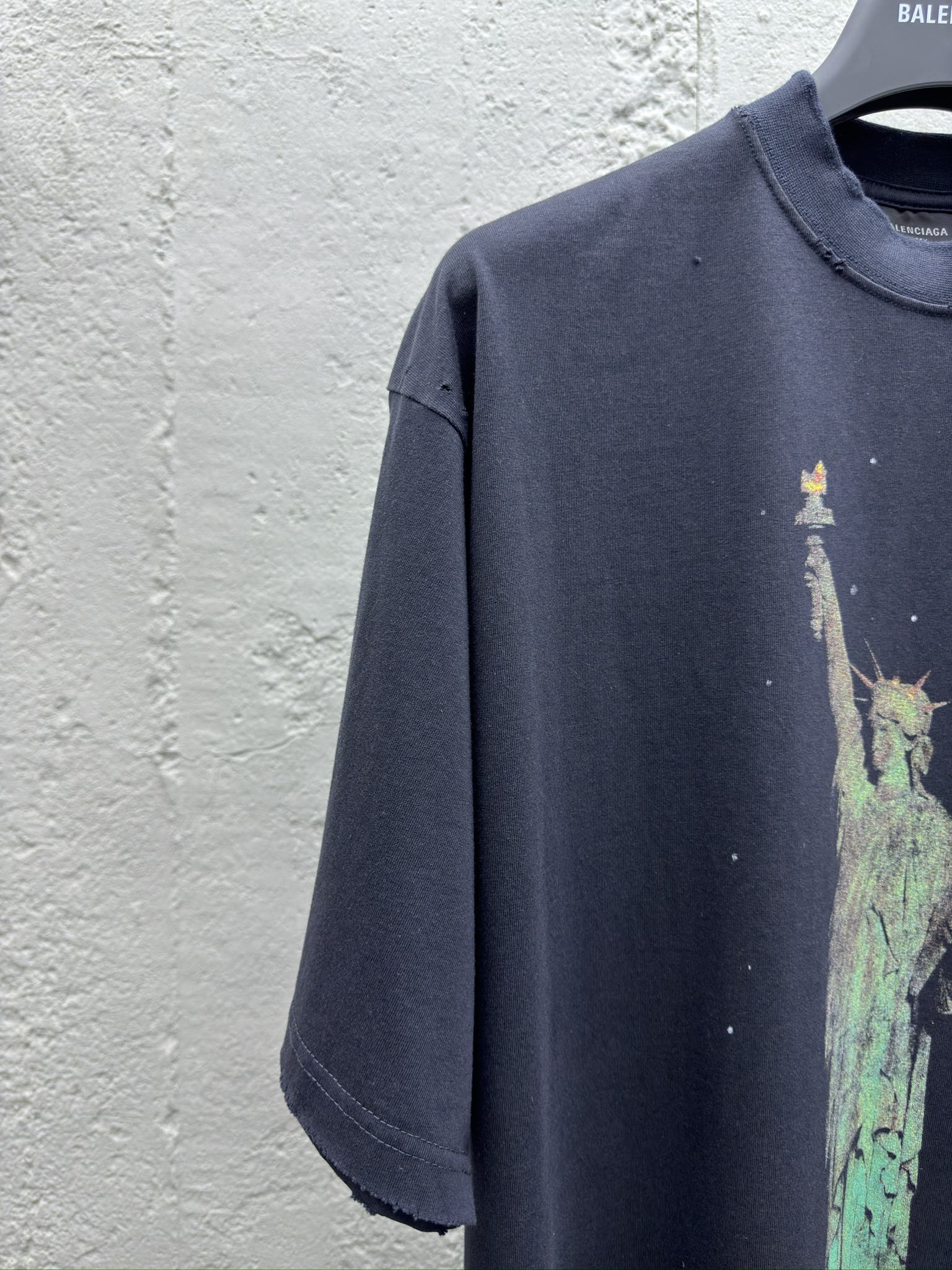 Balenciaga T-shirt 4