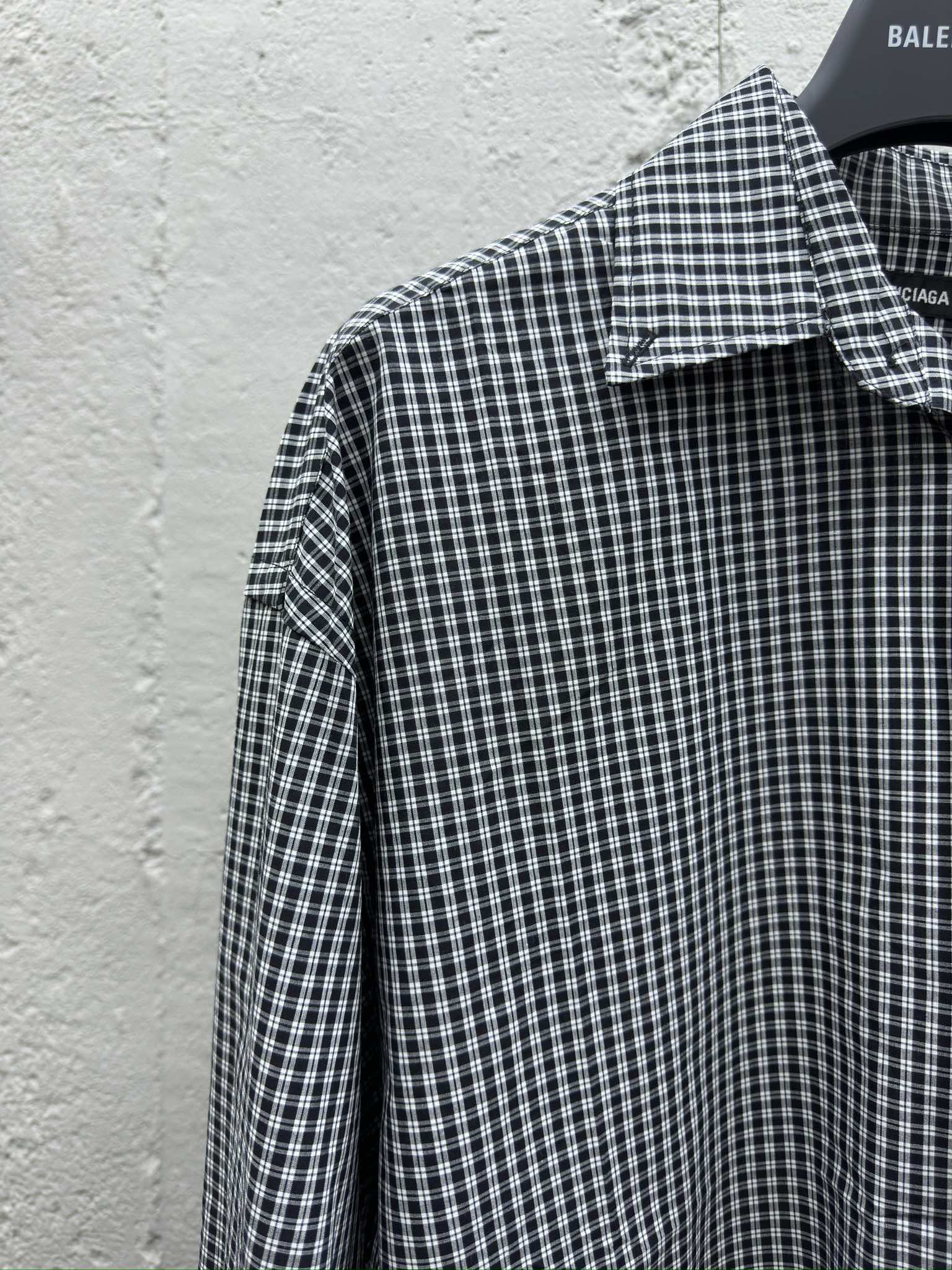 Balenciaga 背后字母印花格纹长袖衬衫 4
