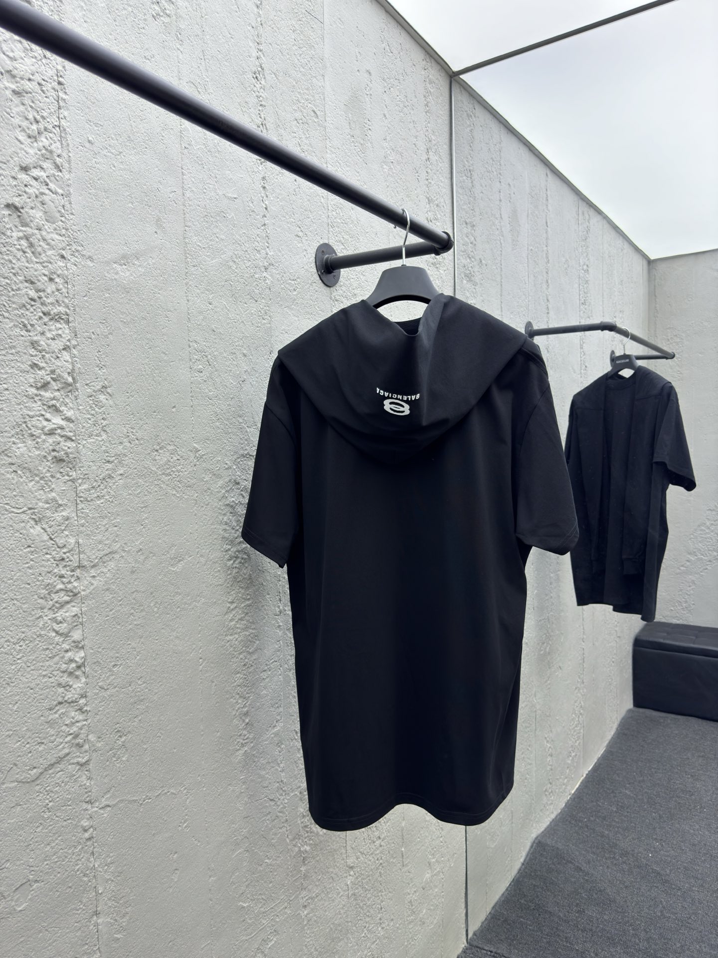 Balenciaga 假二件连帽短袖 2
