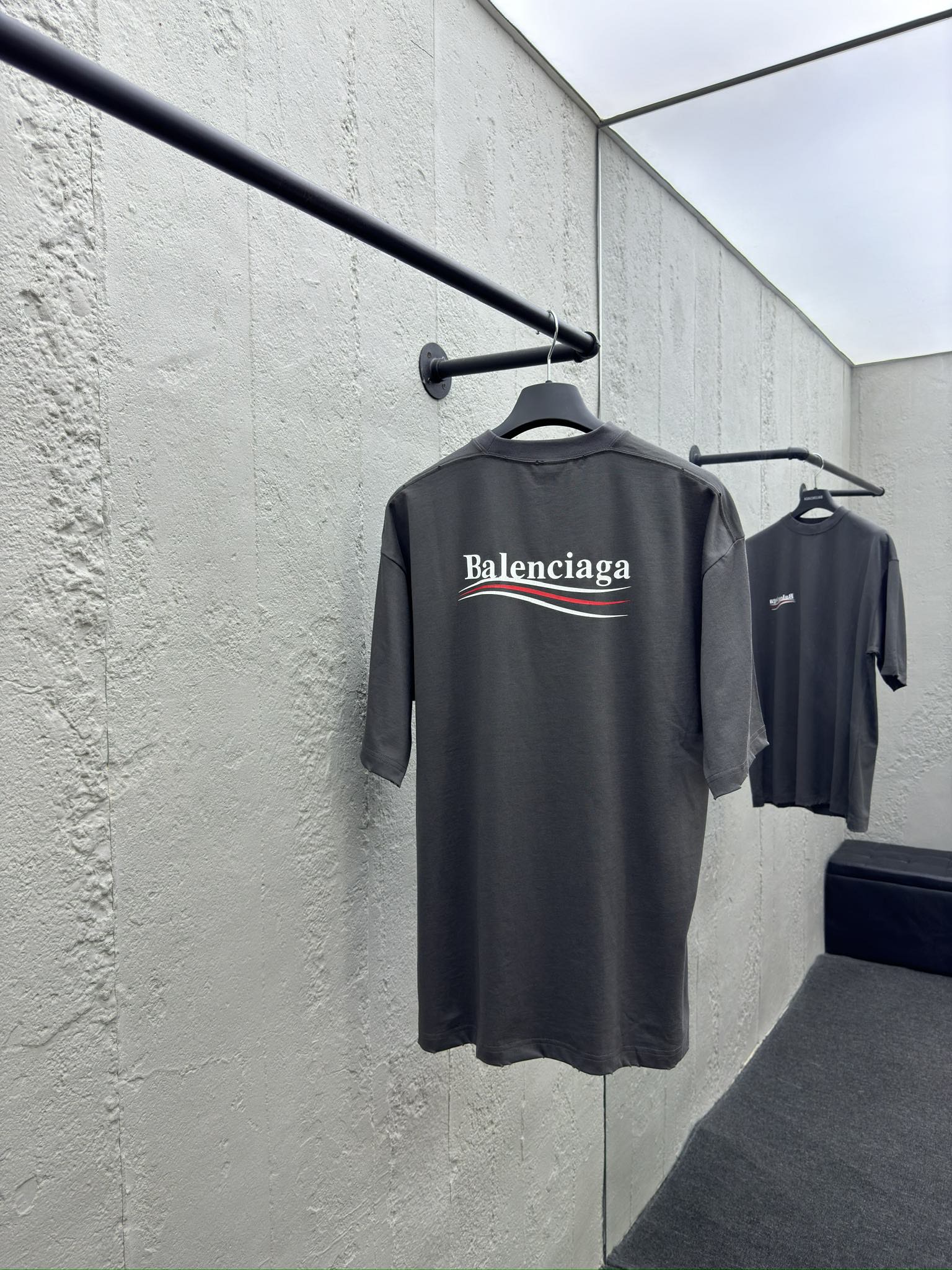 Balenciaga 可乐波浪印花T恤 2