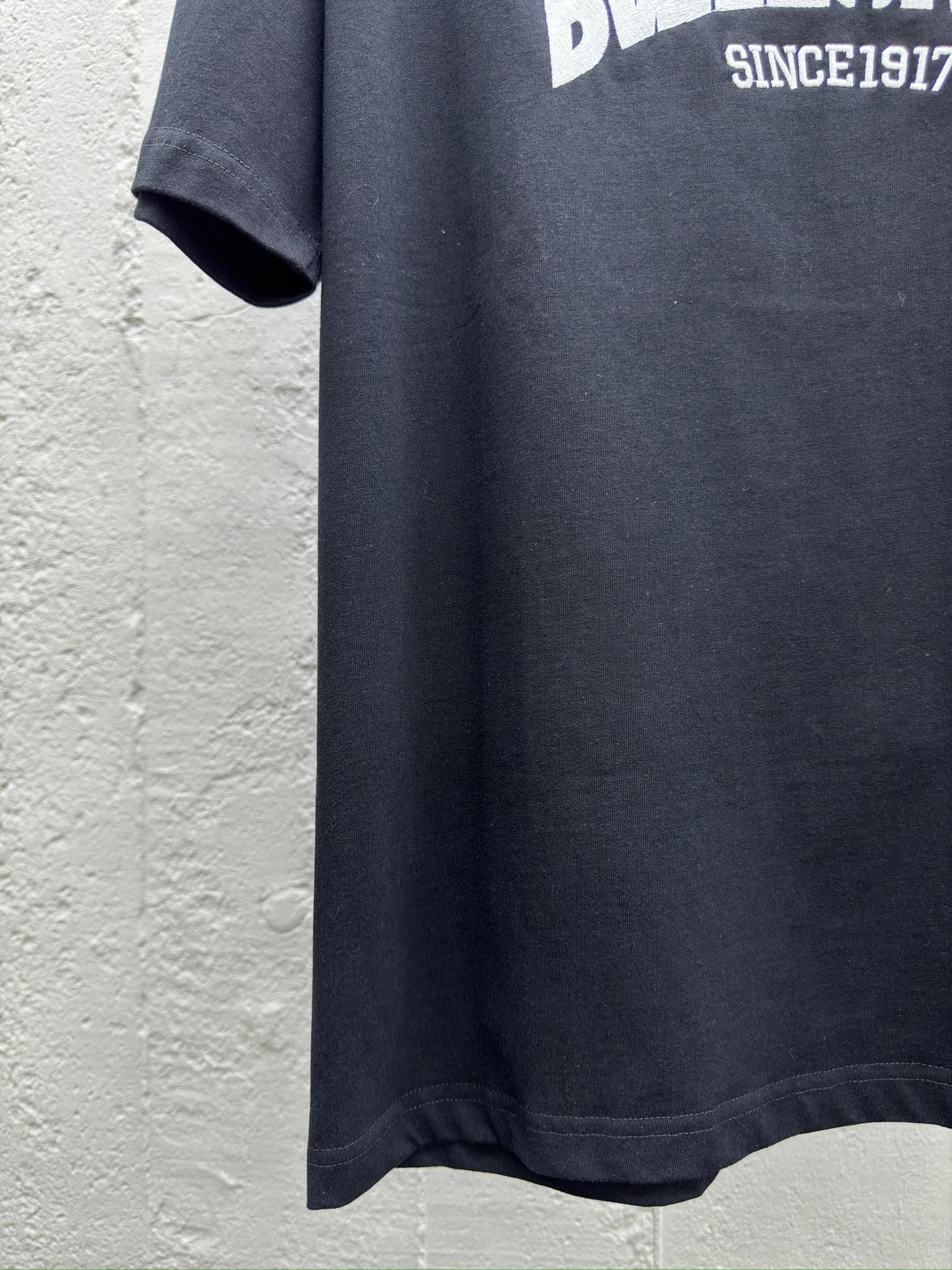 Balenciaga 倒字母刺绣logoT恤 6