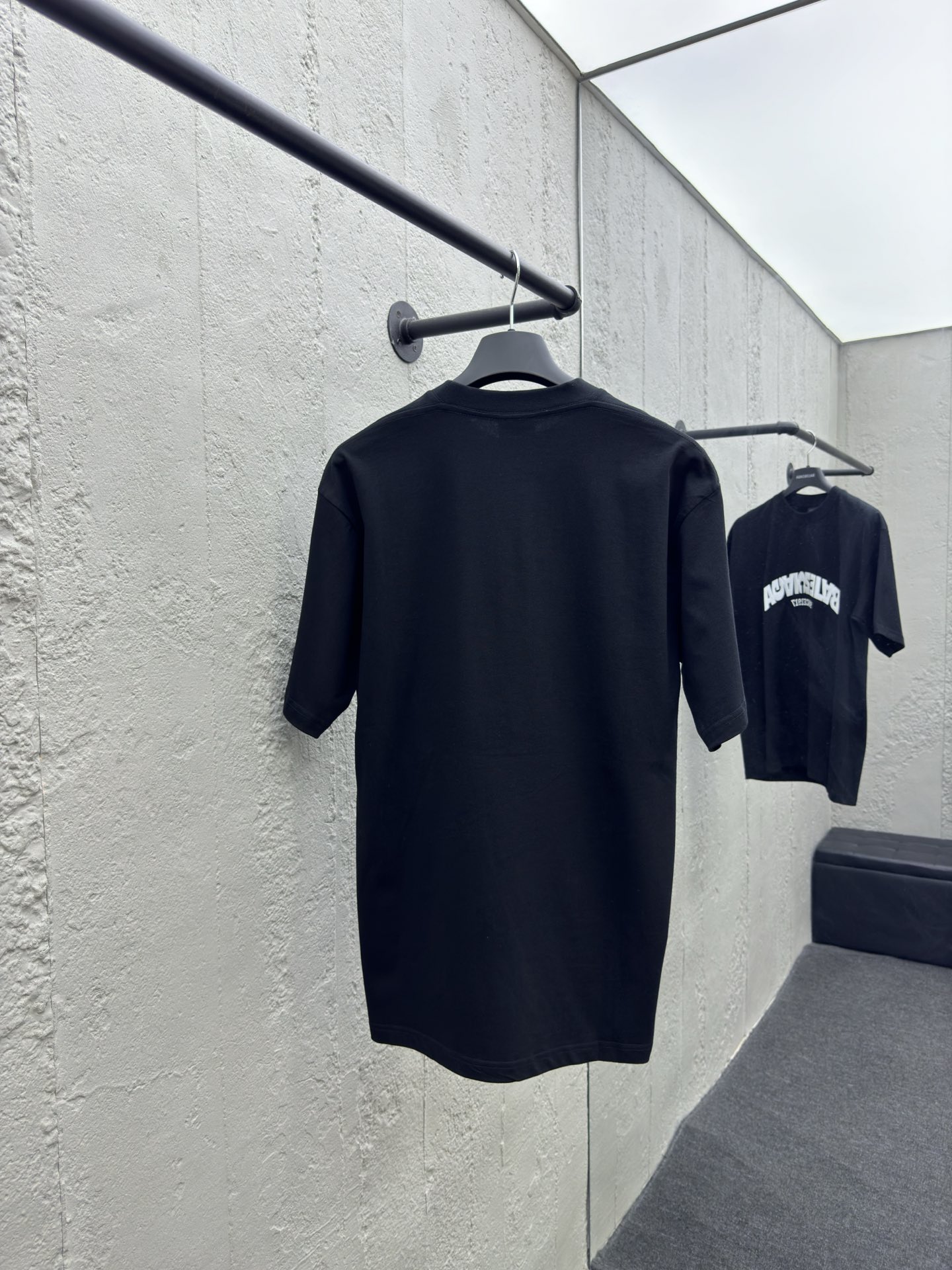Balenciaga 倒字母刺绣logoT恤 2