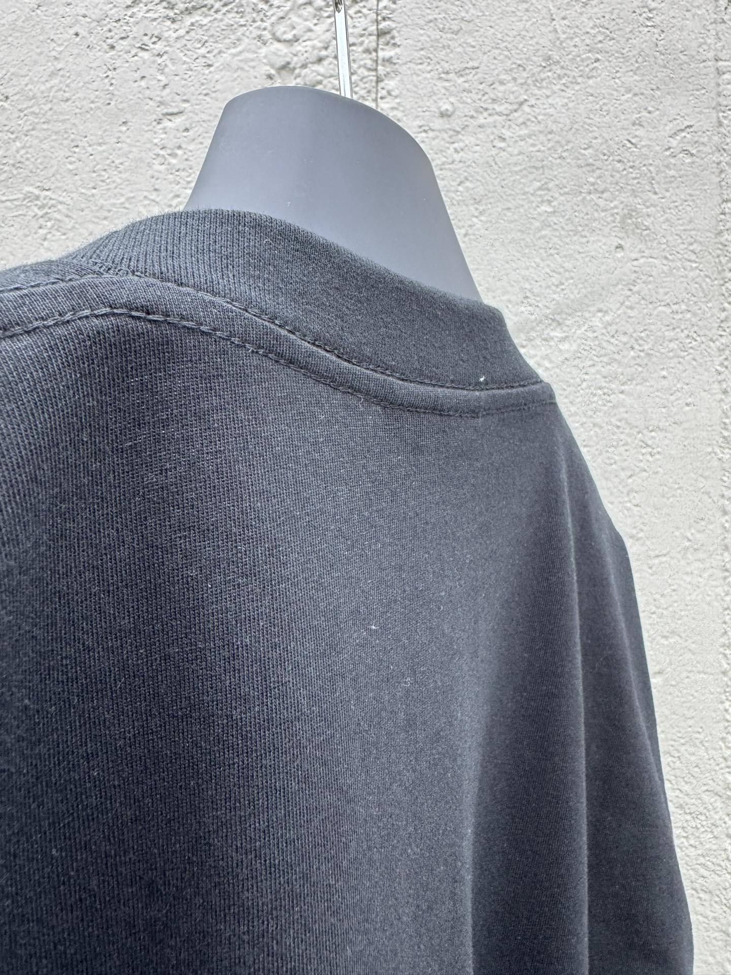 Balenciaga 倒字母刺绣logoT恤 9
