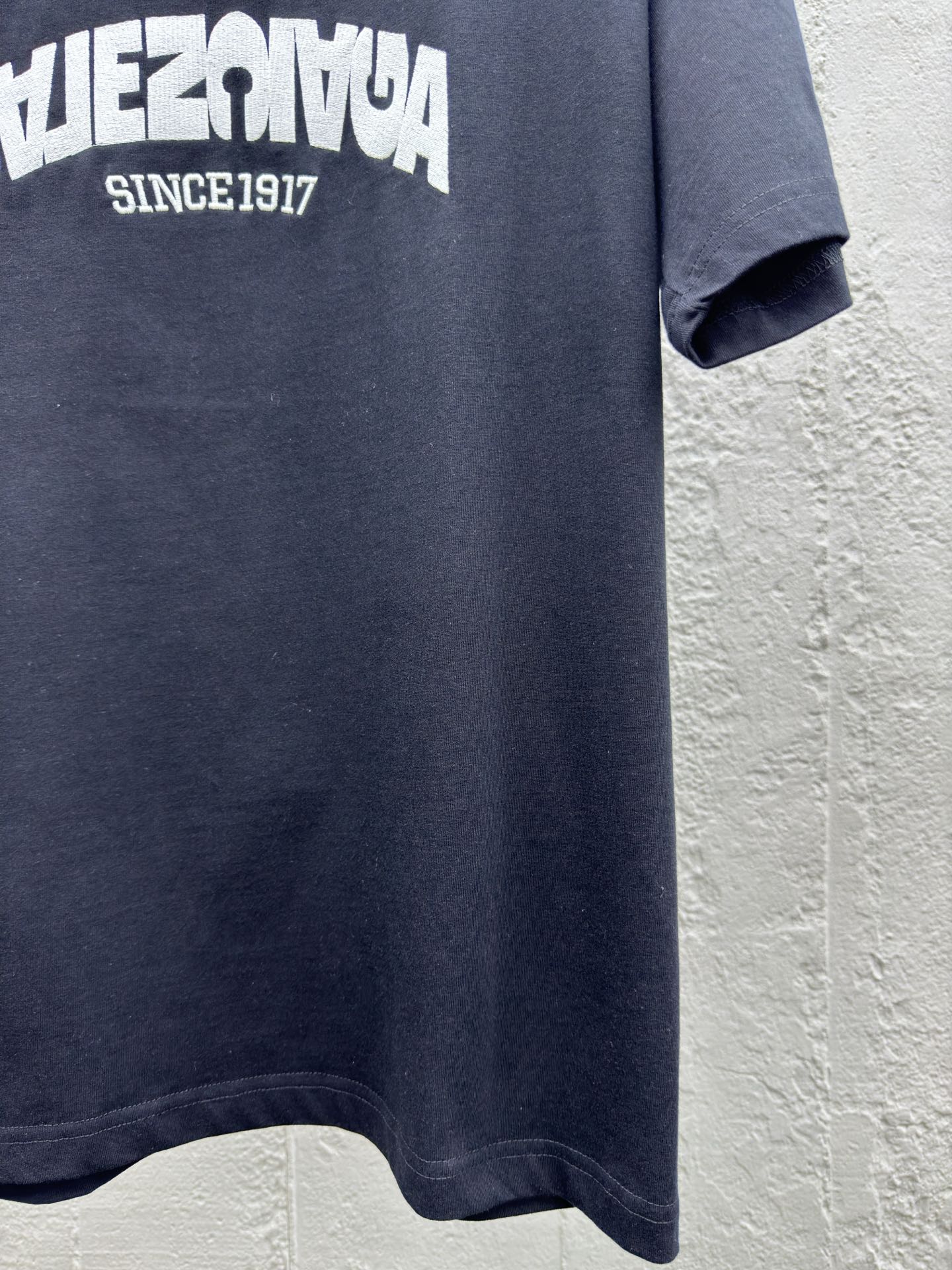 Balenciaga 倒字母刺绣logoT恤 7