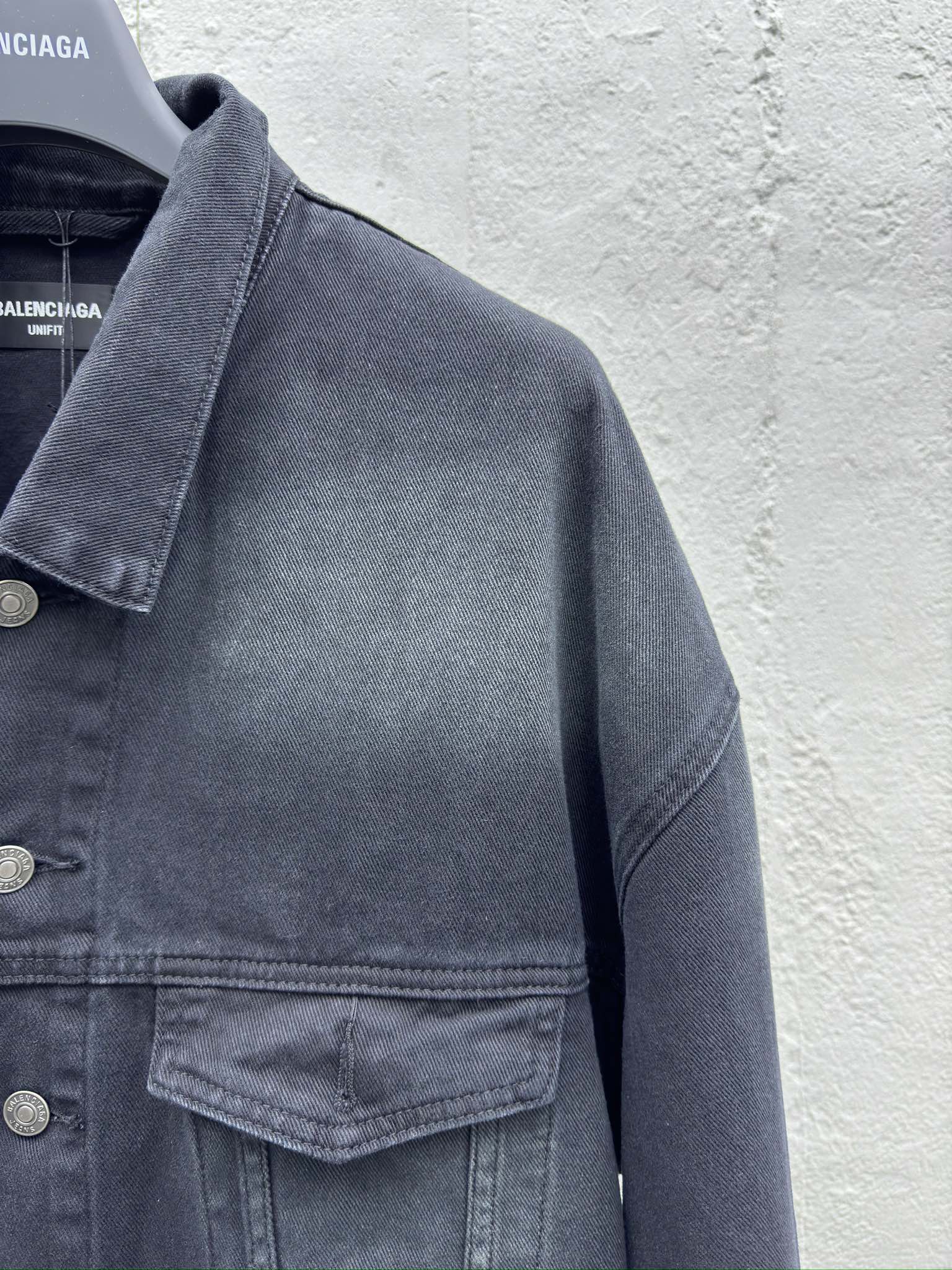 Balenciaga 背后异形图腾牛仔外套 5