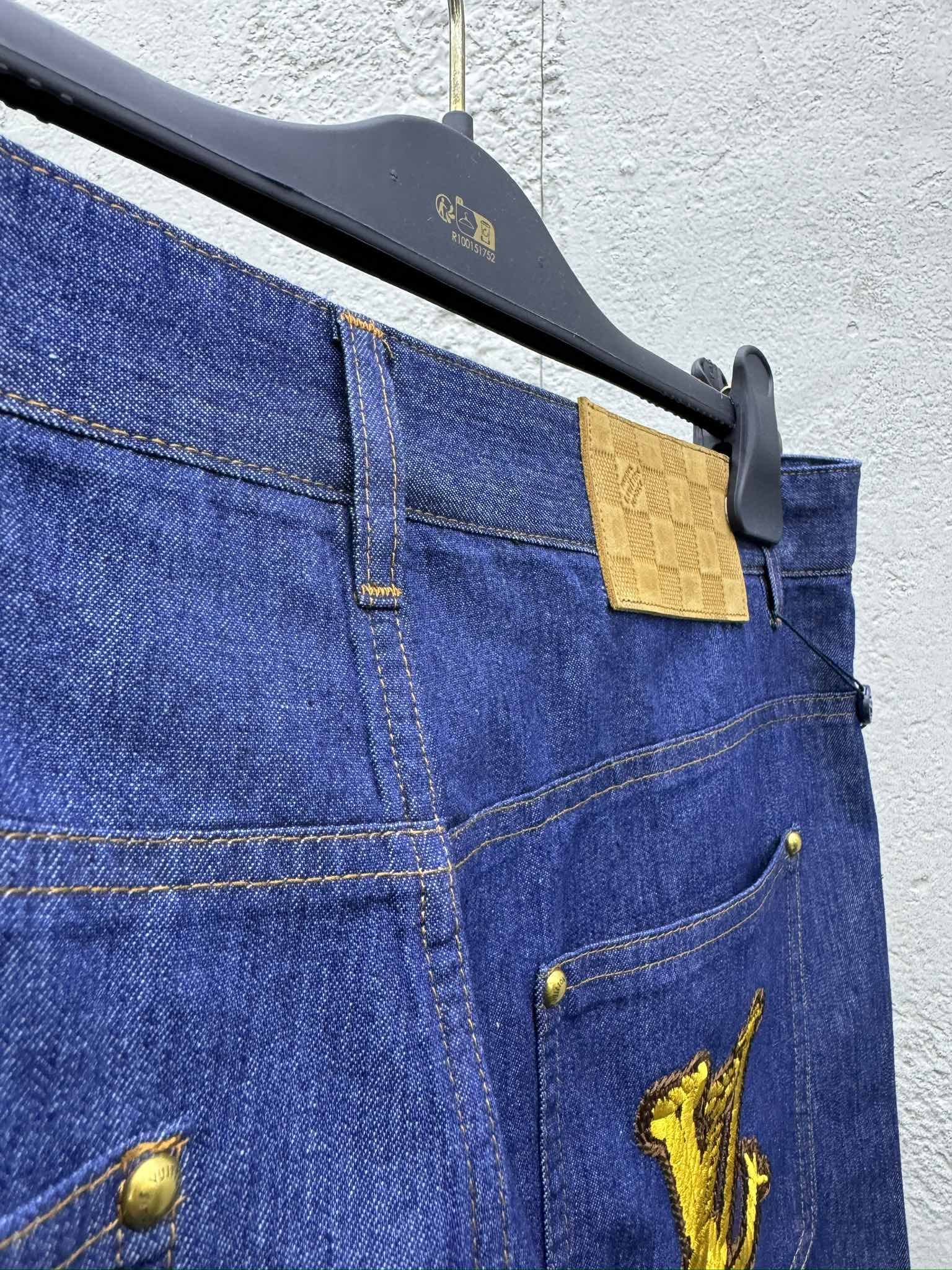 LOUIS VUITTON 绳索签名字母刺绣牛仔短裤 9