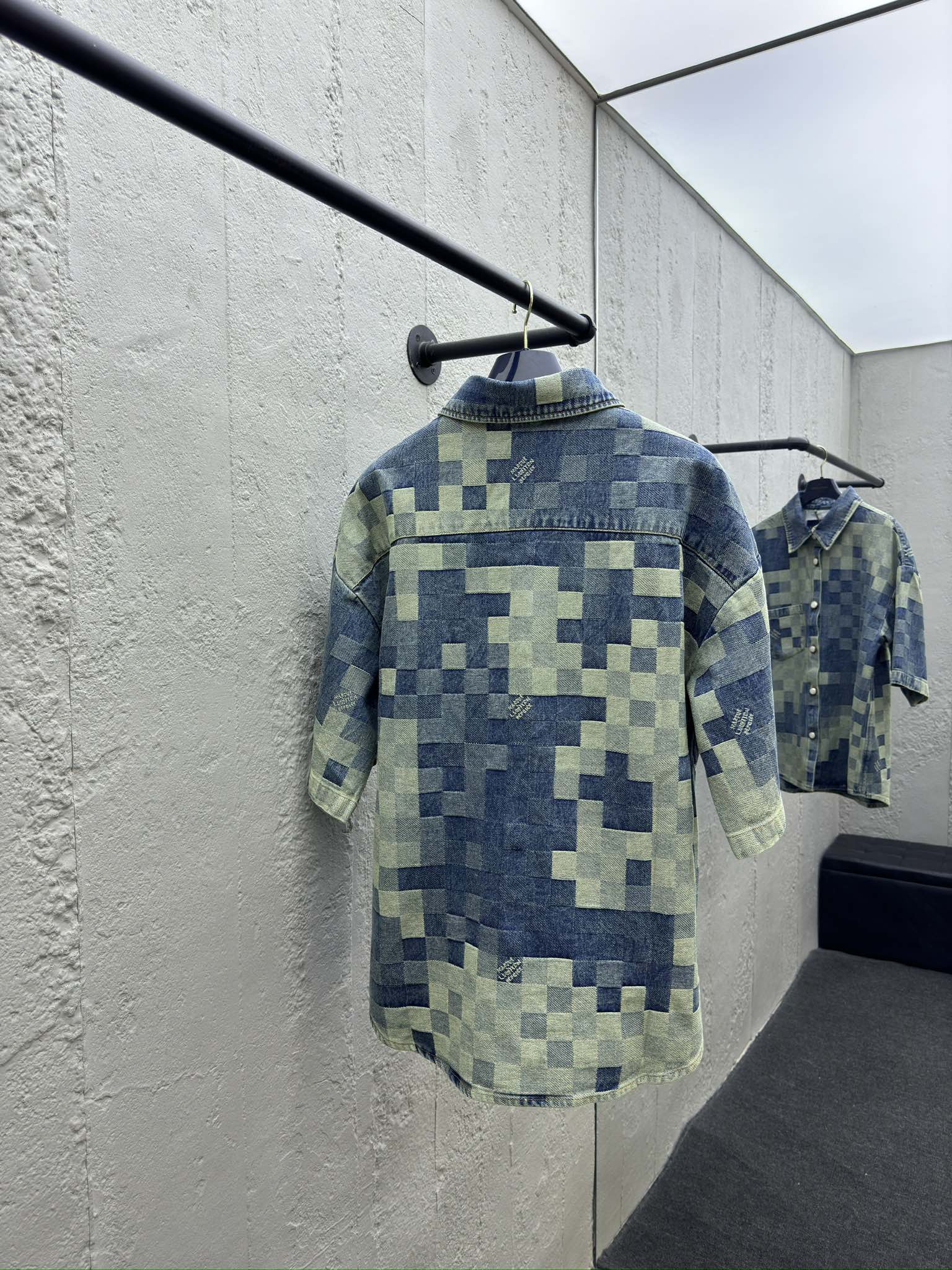 LOUIS VUITTON 马赛克牛仔衬衫 2