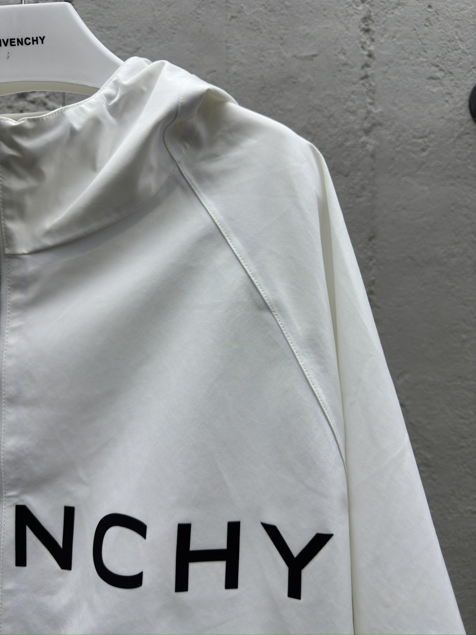 Givenchy 胸前印花拉链夹克外套 5