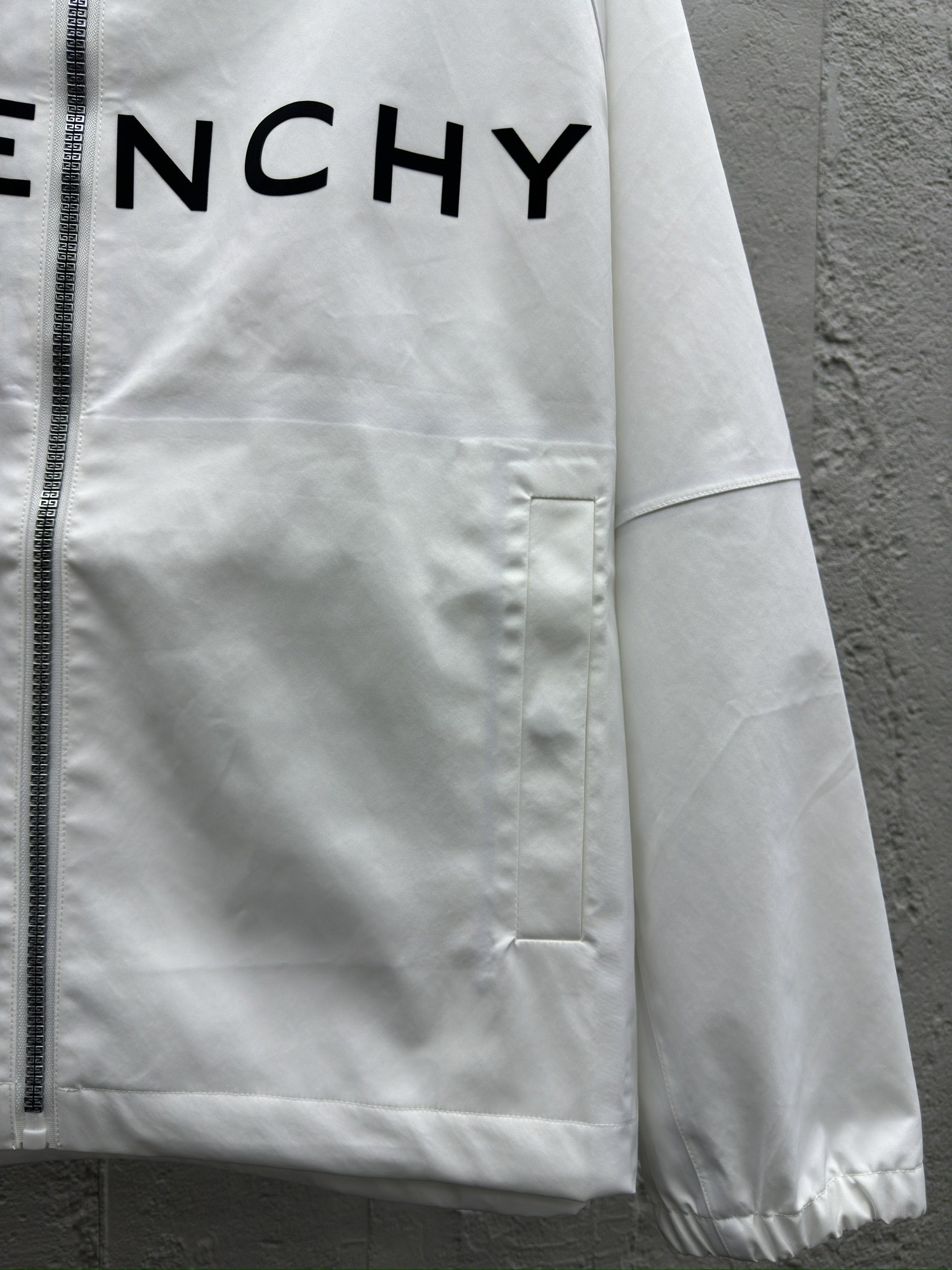 Givenchy 胸前印花拉链夹克外套 7