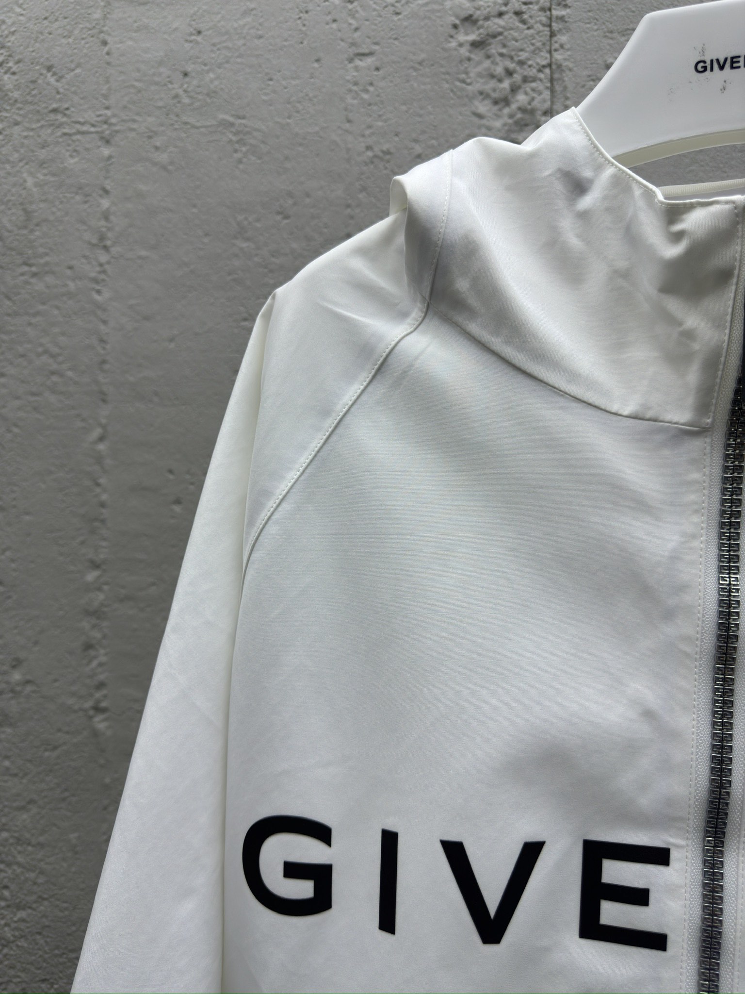 Givenchy 胸前印花拉链夹克外套 4