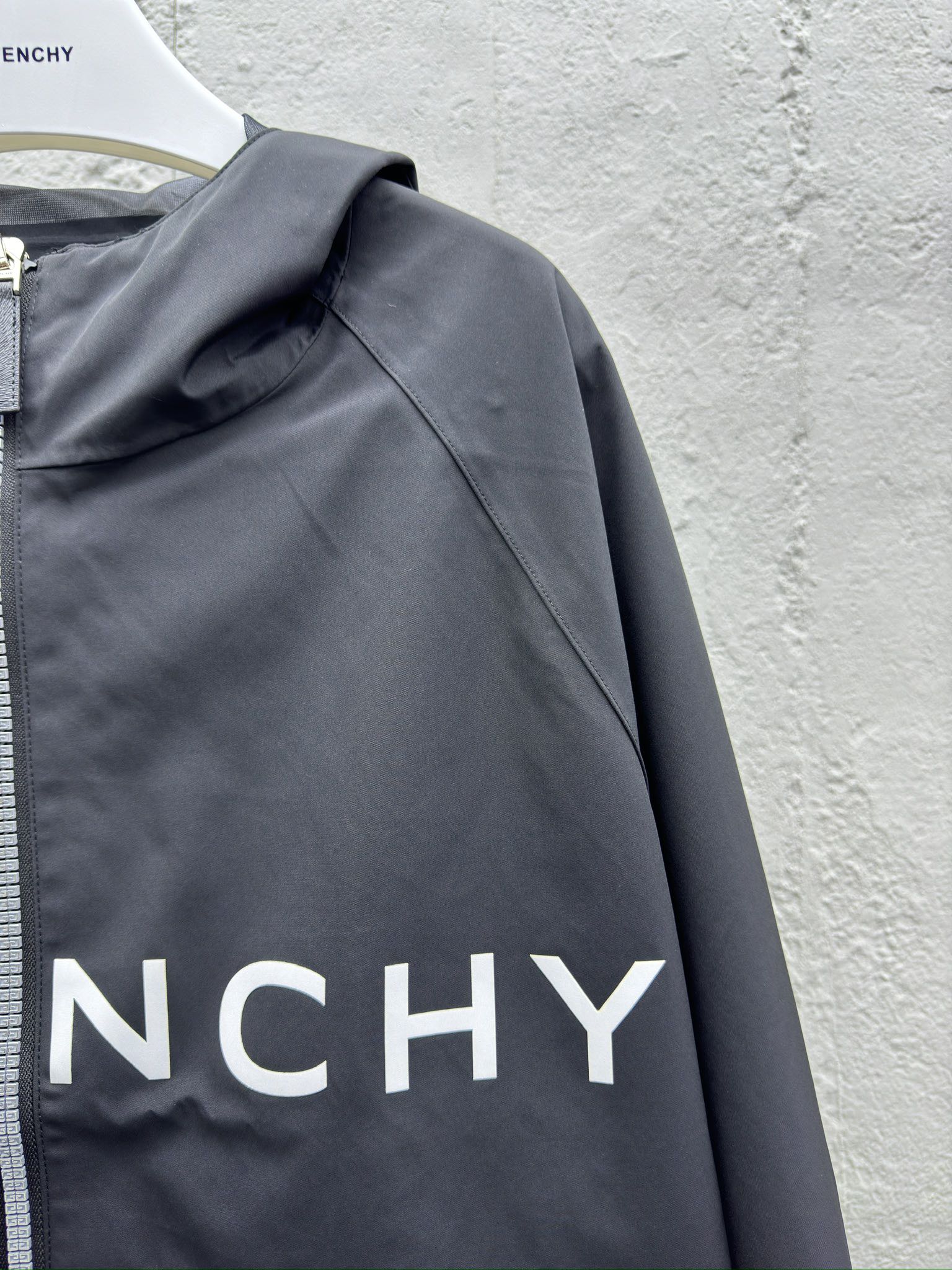Givenchy 胸前印花拉链夹克外套 5