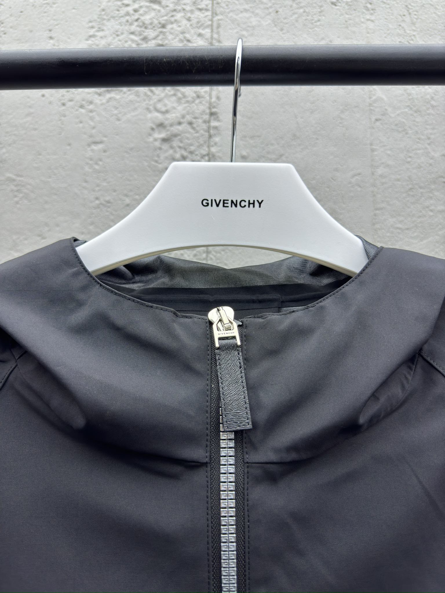 Givenchy 胸前印花拉链夹克外套 3