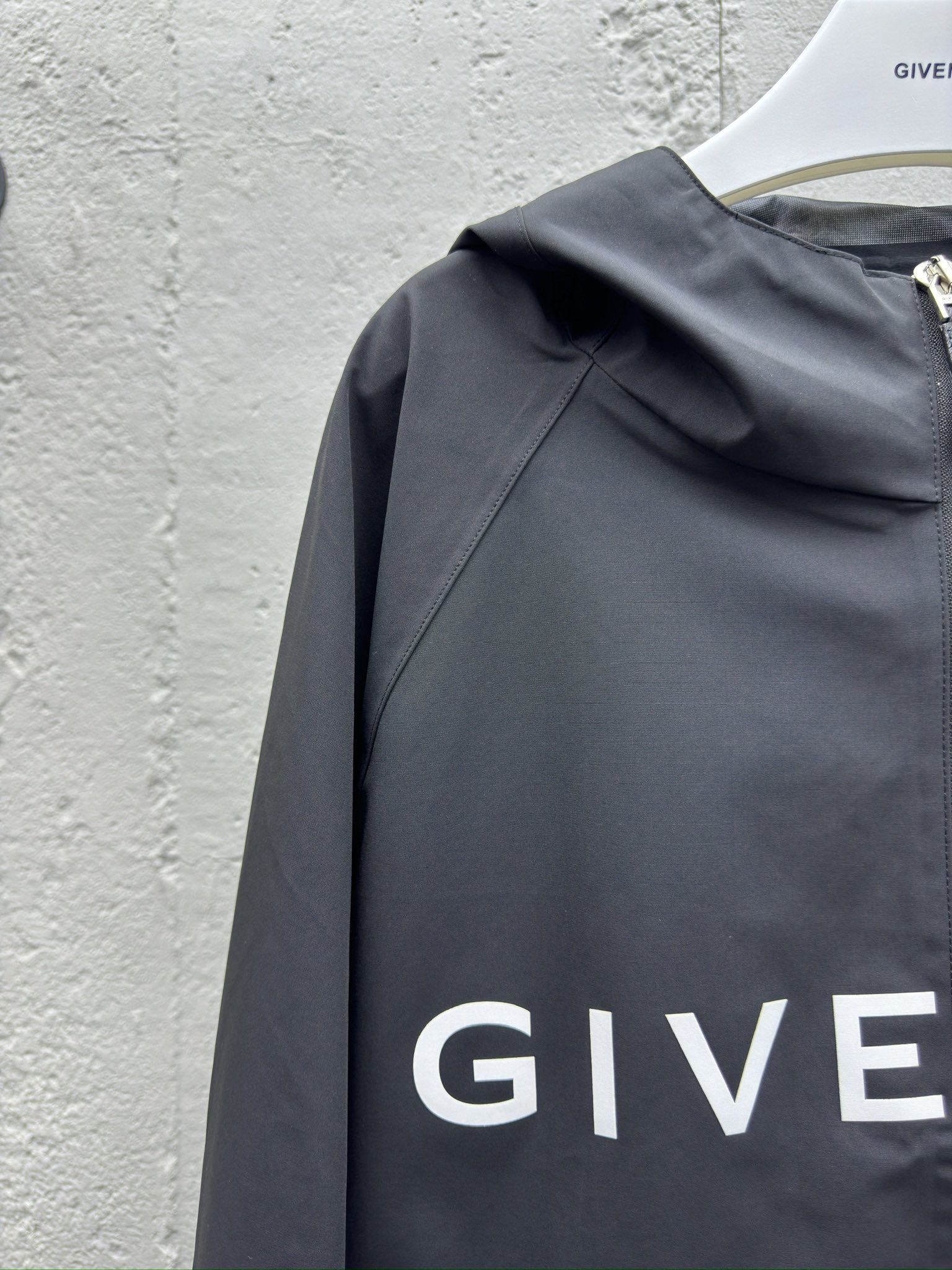 Givenchy 胸前印花拉链夹克外套 4