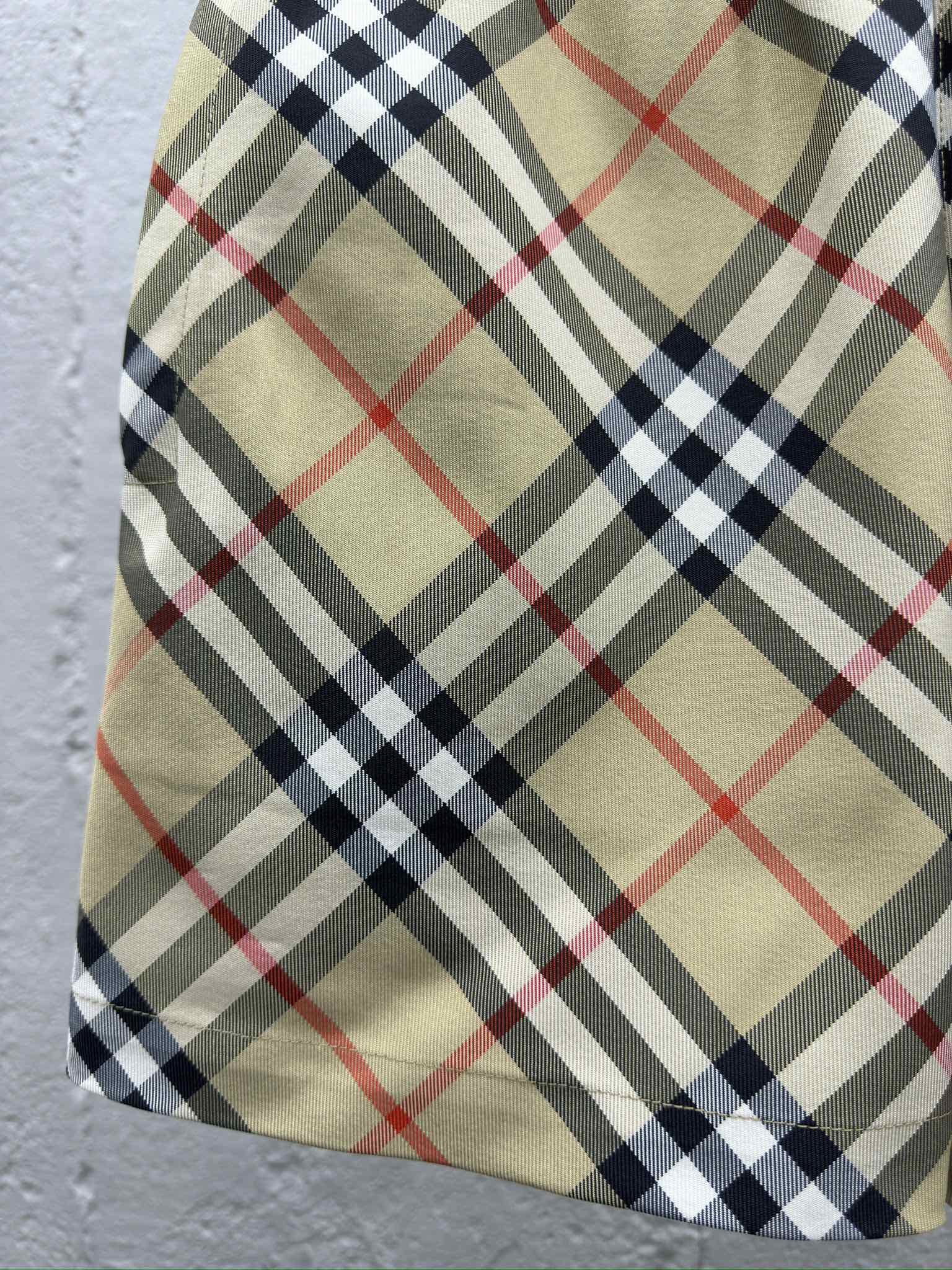 Burberry 斜纹格子短裤 6