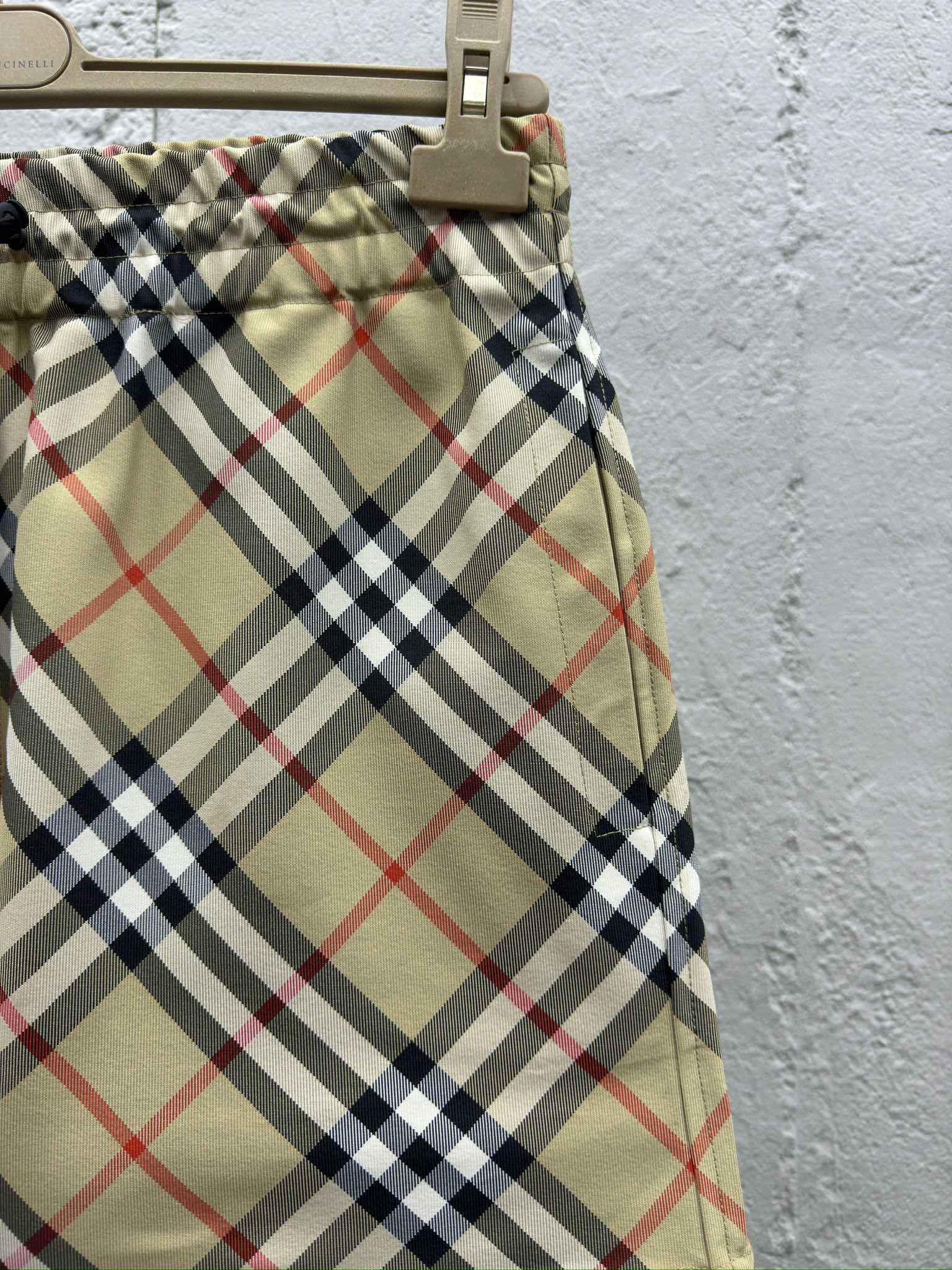 Burberry 斜纹格子短裤 5