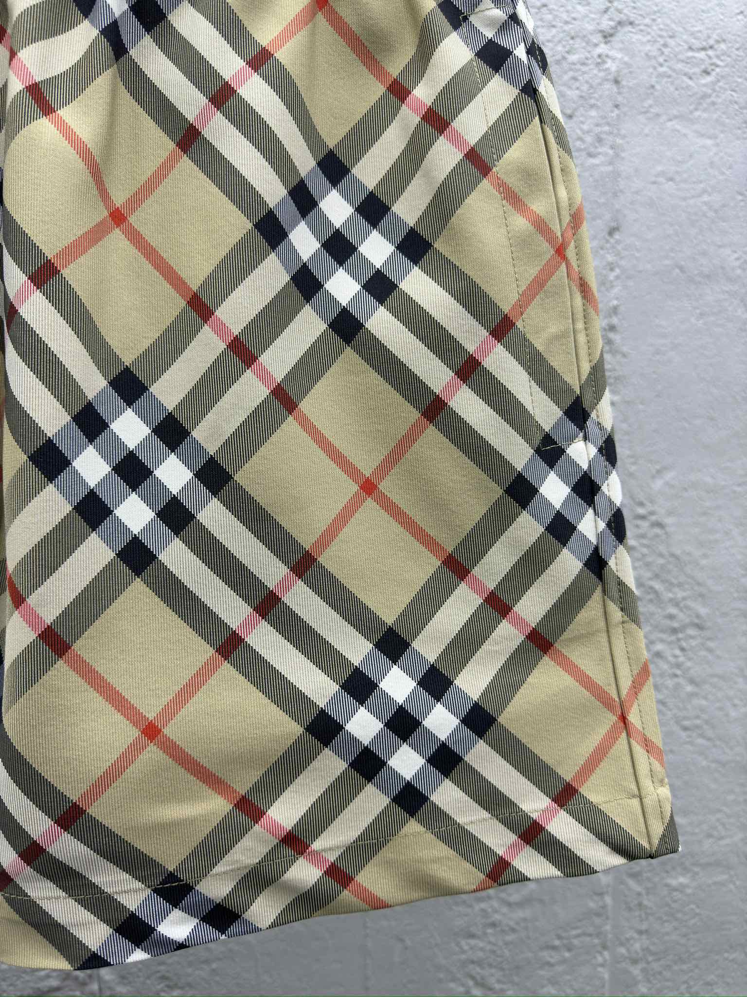 Burberry 斜纹格子短裤 7