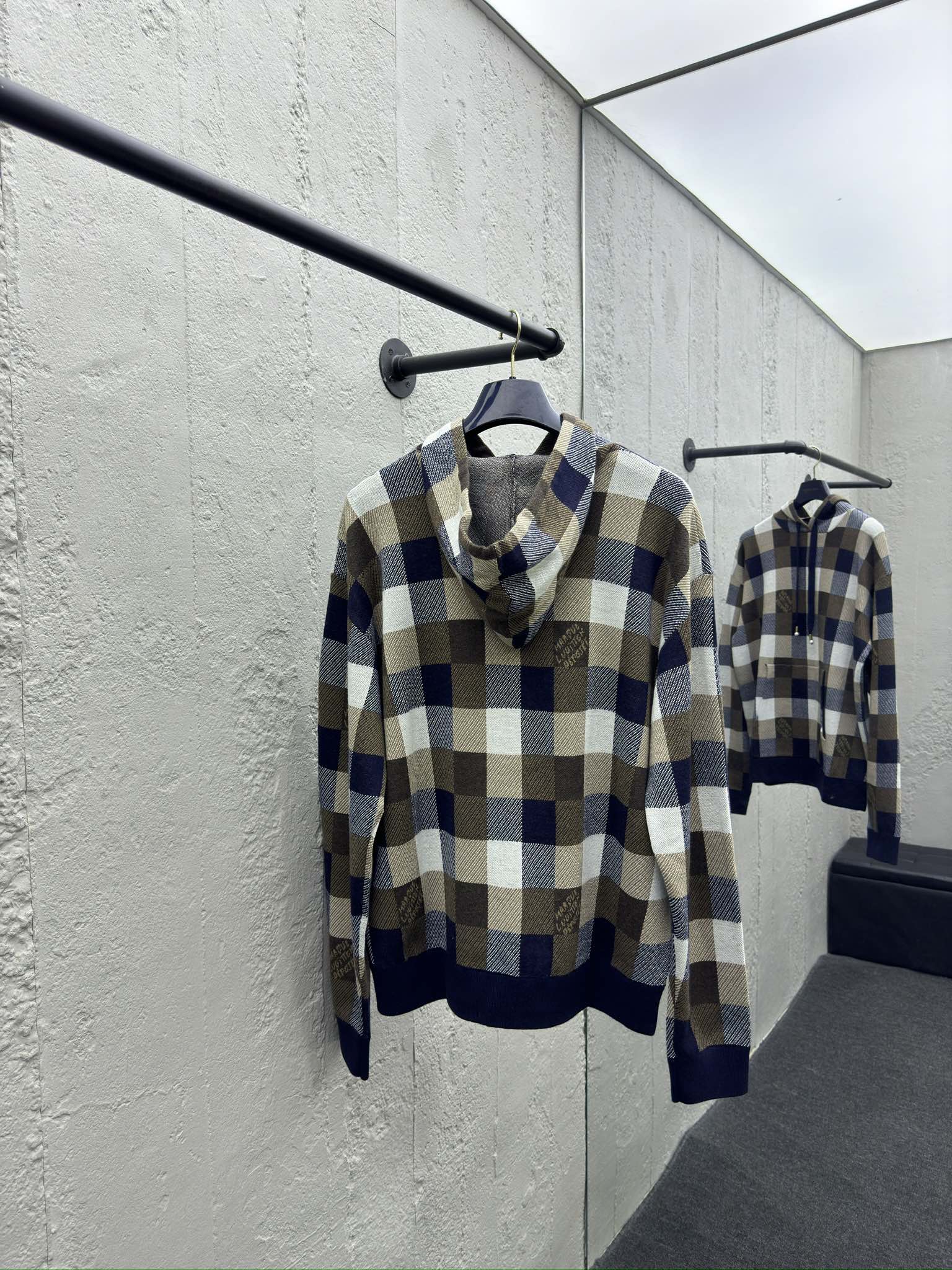 LOUIS VUITTON 棋盘格拼色连帽毛衣 2