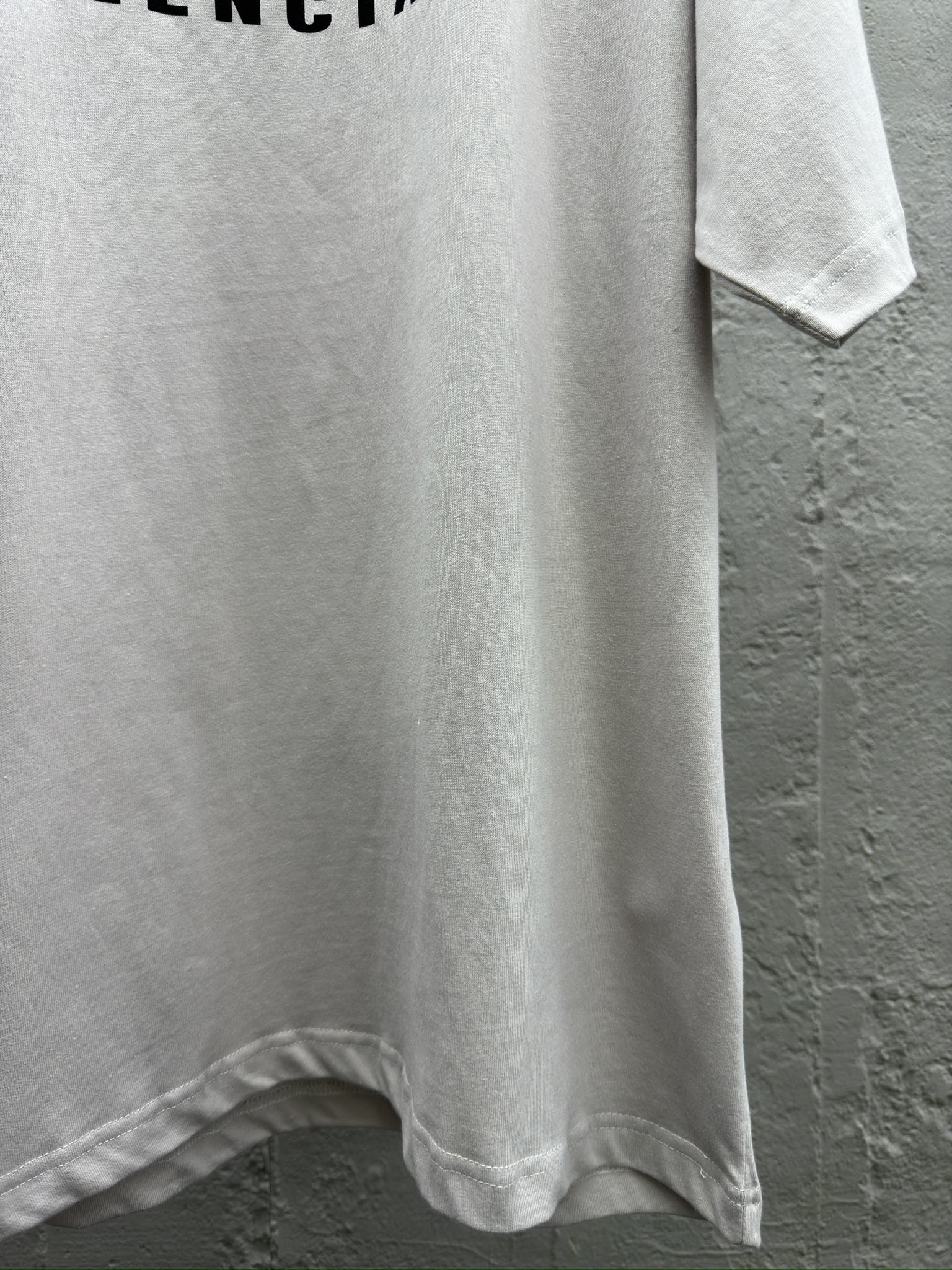 Balenciaga 裂纹印花字母短袖 7