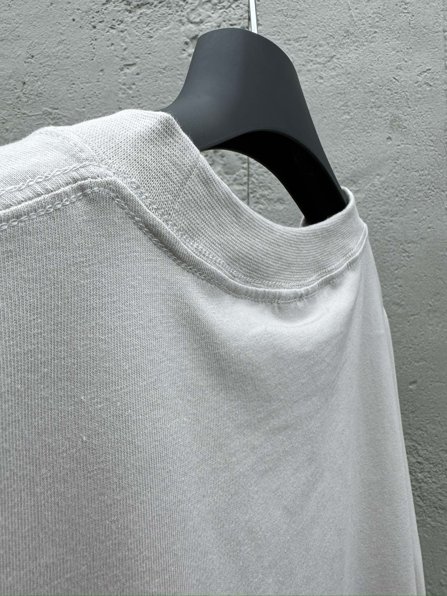 Balenciaga 裂纹印花字母短袖 9