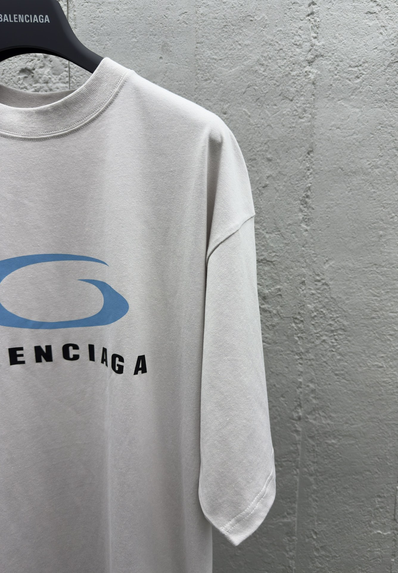 Balenciaga 裂纹印花字母短袖 5