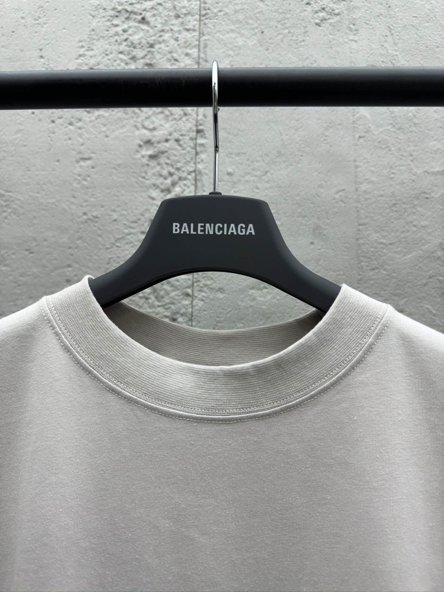 Balenciaga 裂纹印花字母短袖 3